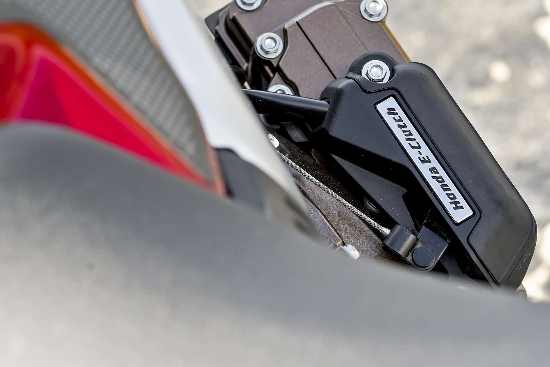 Prueba Honda CB650R E-Clutch