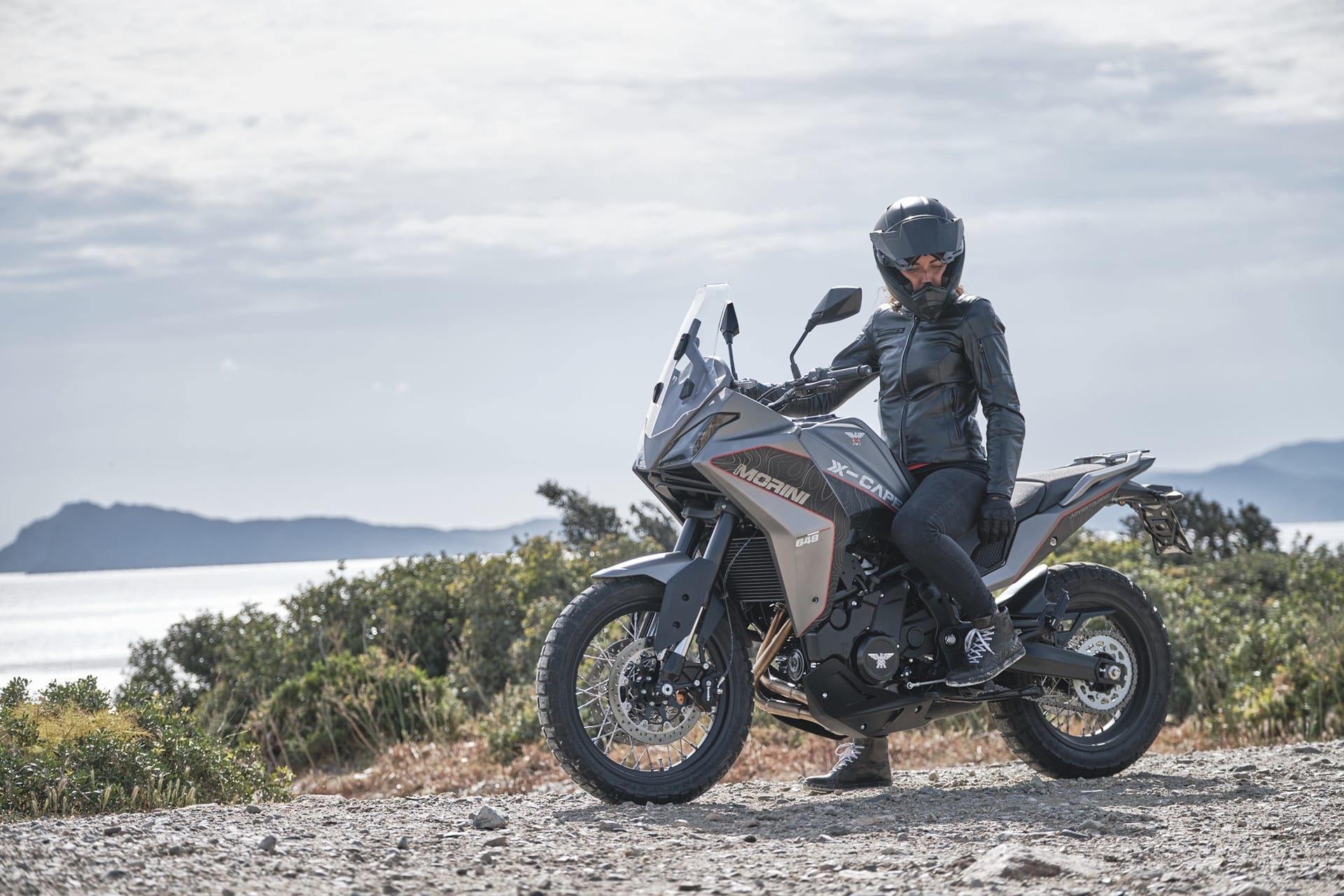 Equipa al máximo tu Moto Morini X-Cape para este verano 2024