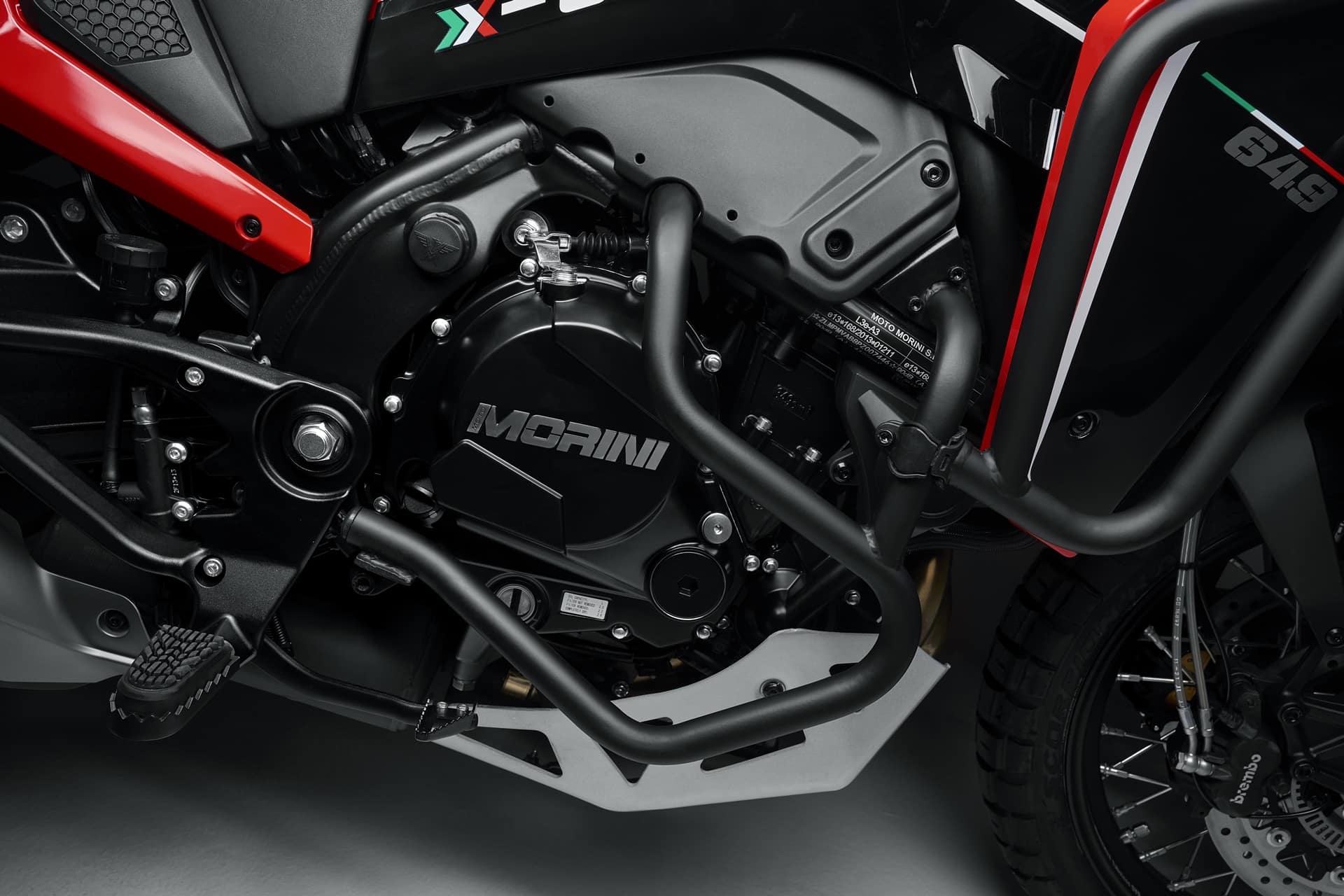 Equipa al máximo tu Moto Morini X-Cape para este verano 2024