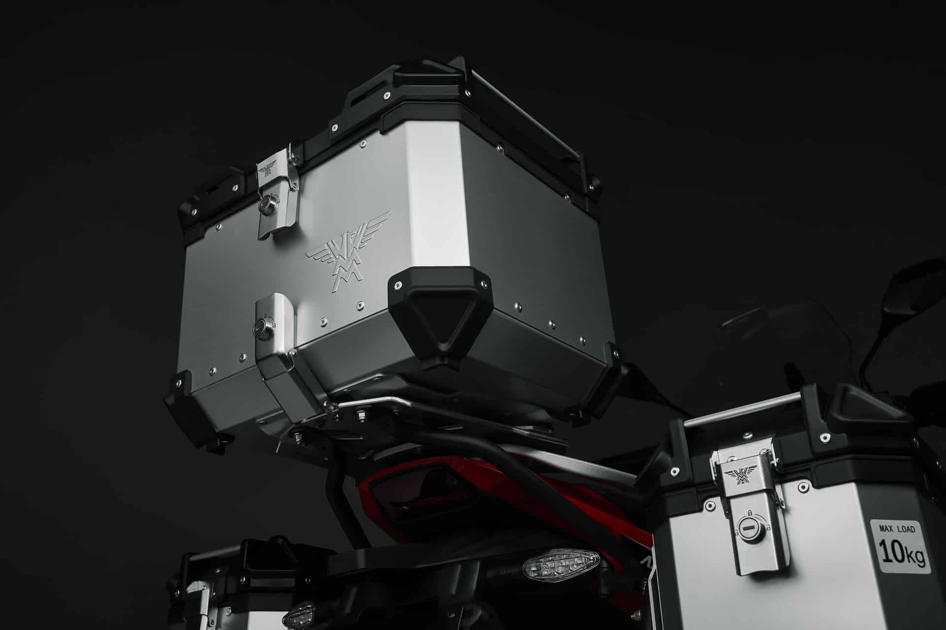 Equipa al máximo tu Moto Morini X-Cape para este verano 2024