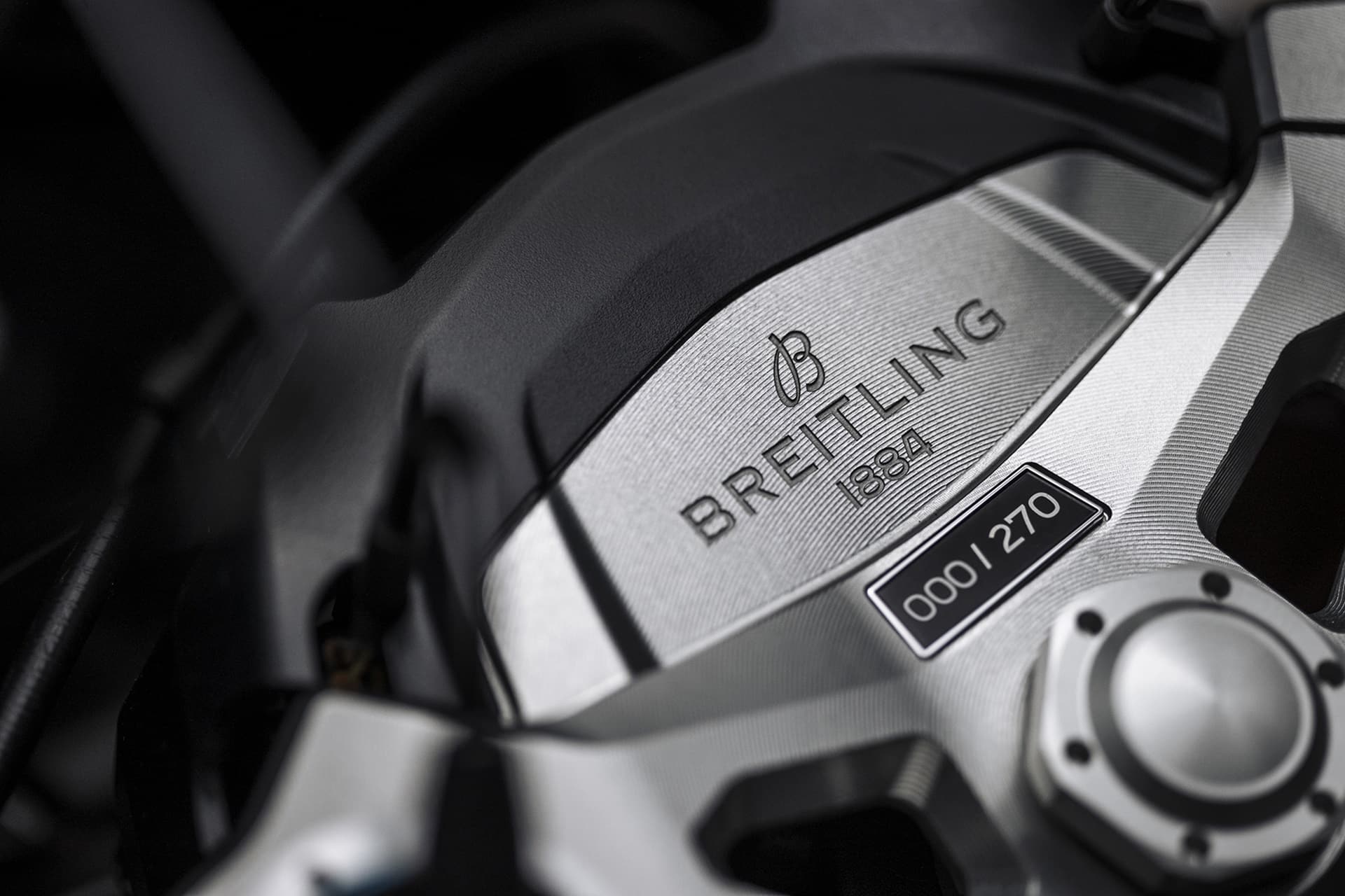 Triumph Speed Triple 1200 RR Breitling: Fusión de tecnología y estilo premium