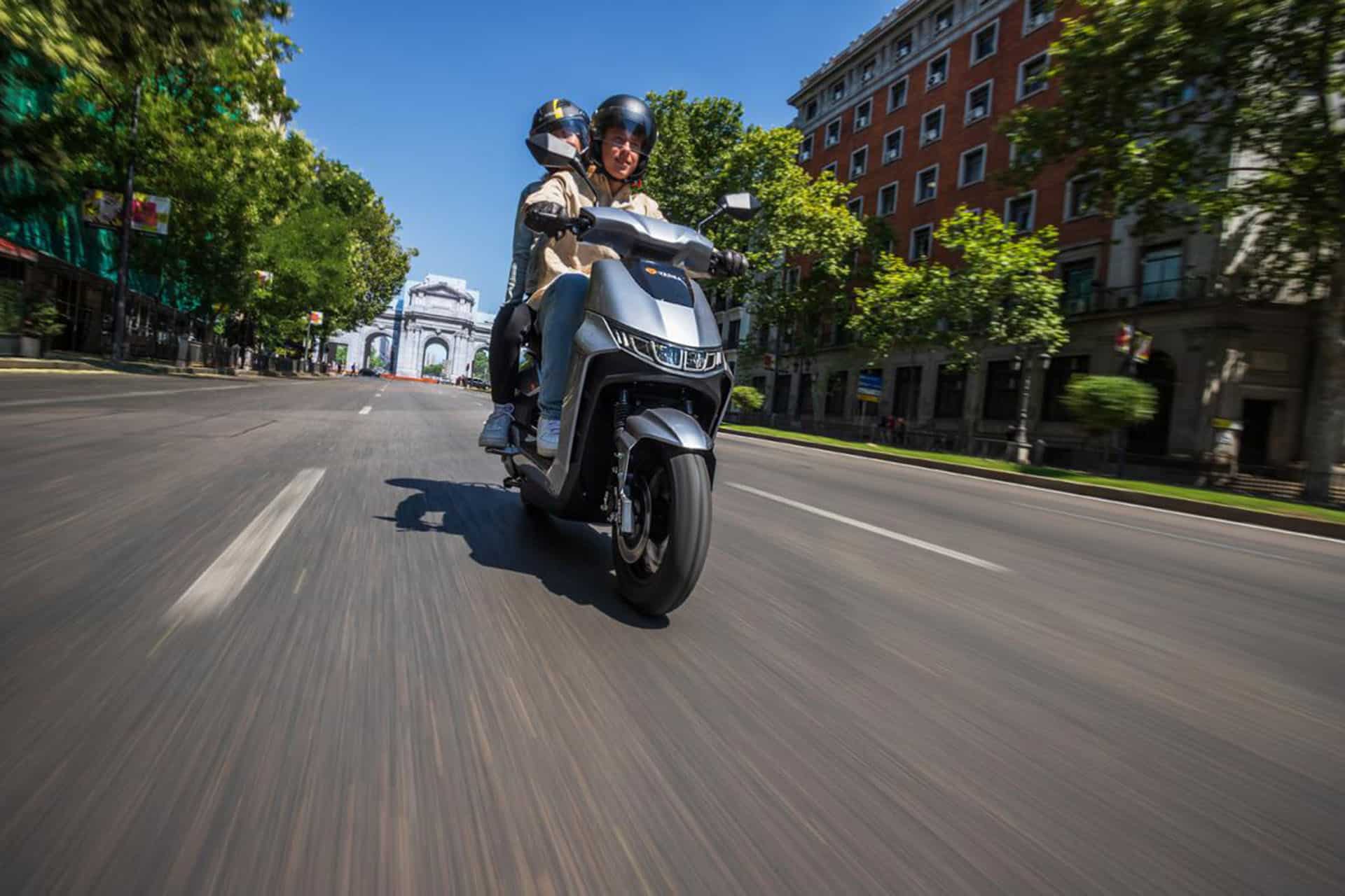 Las motos eléctricas económicas son una gran solución a la movilidad personal y familiar