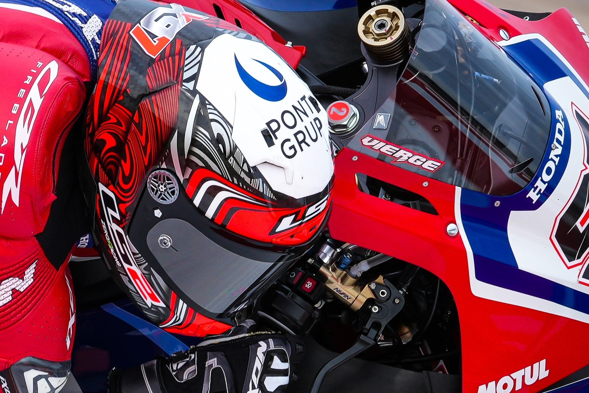"Helpmets", cascos solidarios en el Mundial de MotoGP y el de SBK