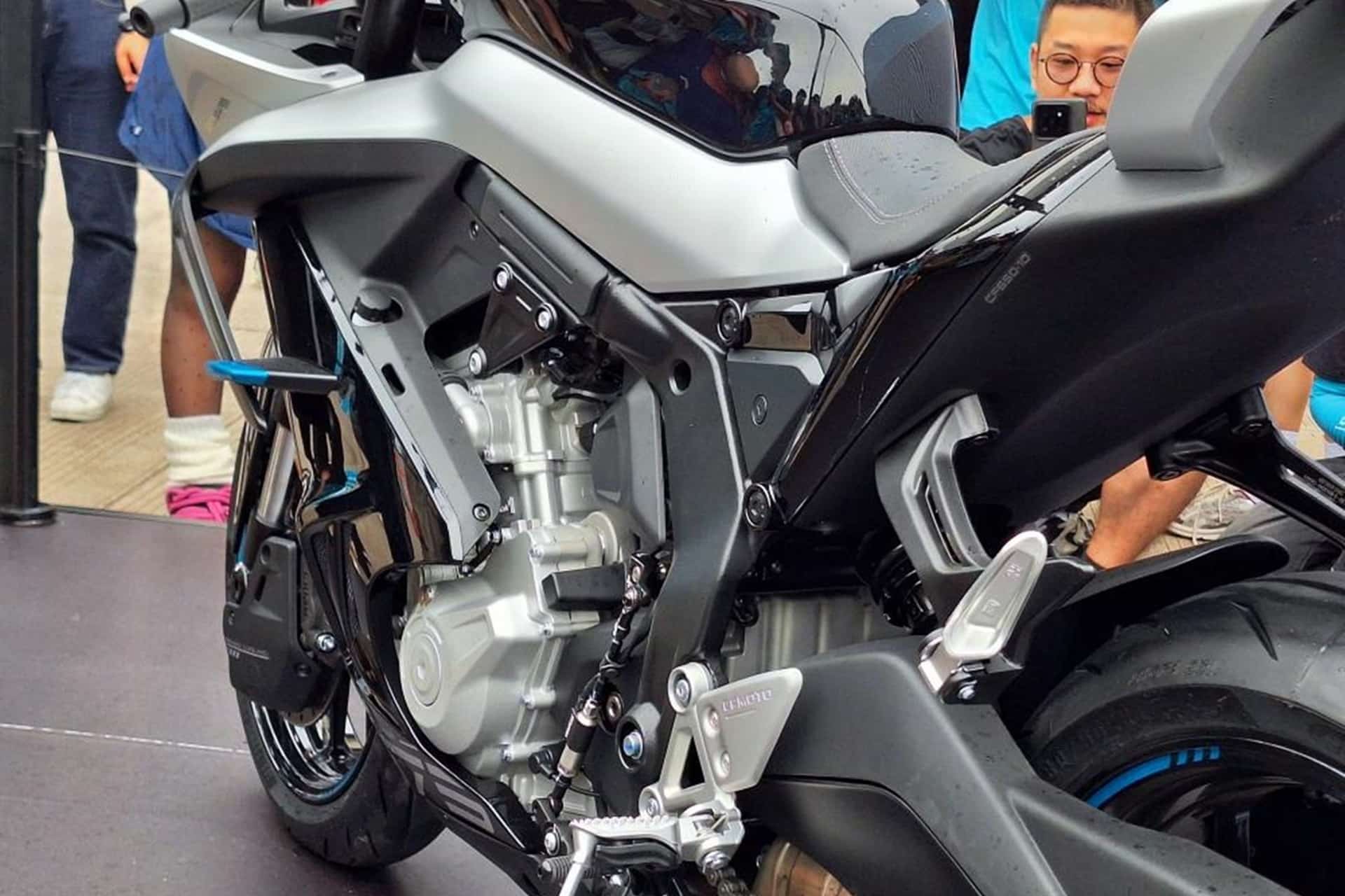 CFMoto muestra la versión final de la nueva 675SR-R durante la celebración del CFMOTO Day