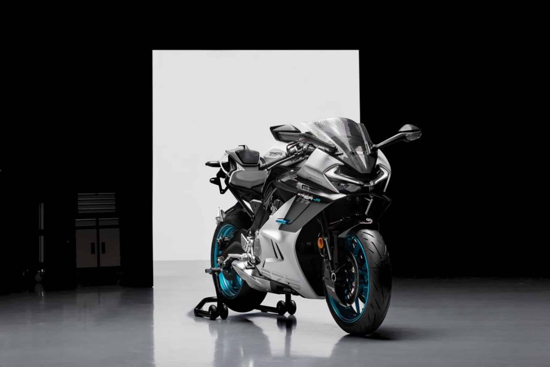 CFMoto muestra la versión final de la nueva 675SR-R durante la celebración del CFMOTO Day