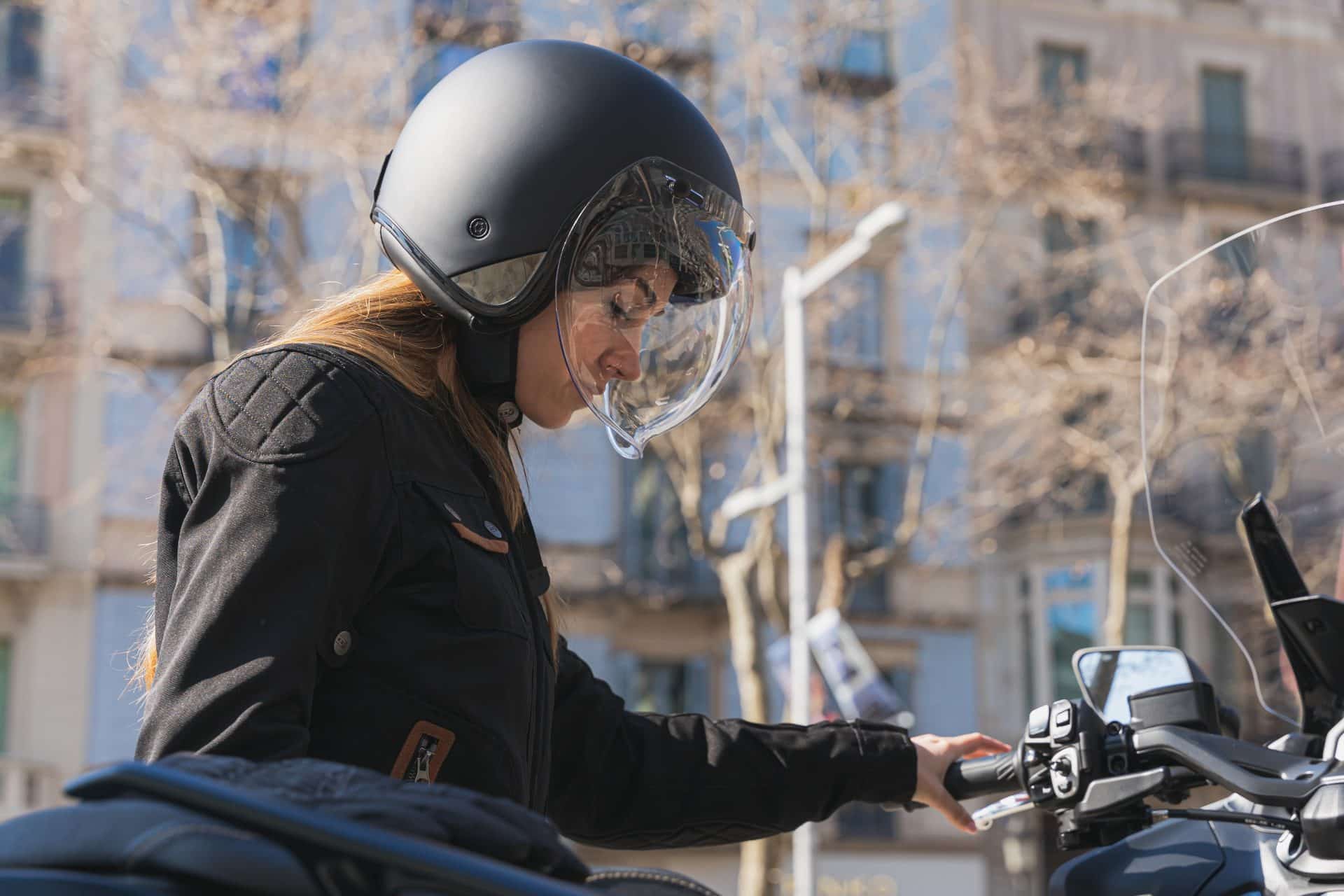Casco jet de LS2