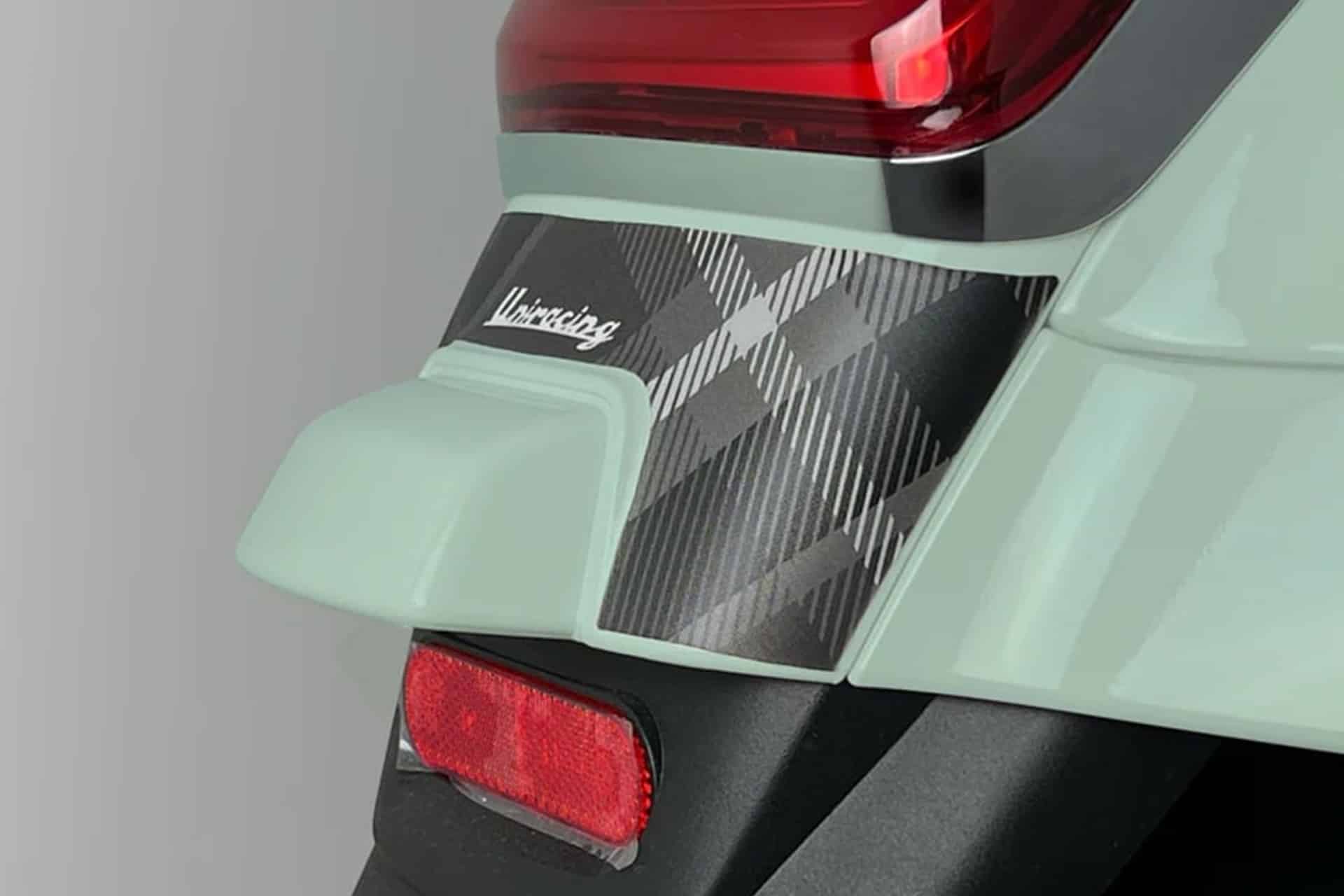 Uniracing viste a la icónica Vespa GTS con su último kit de adhesivos