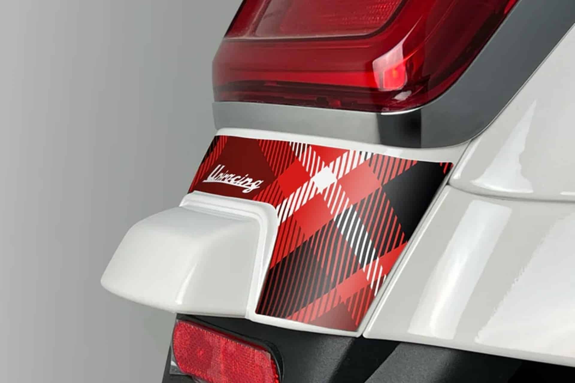 Uniracing viste a la icónica Vespa GTS con su último kit de adhesivos