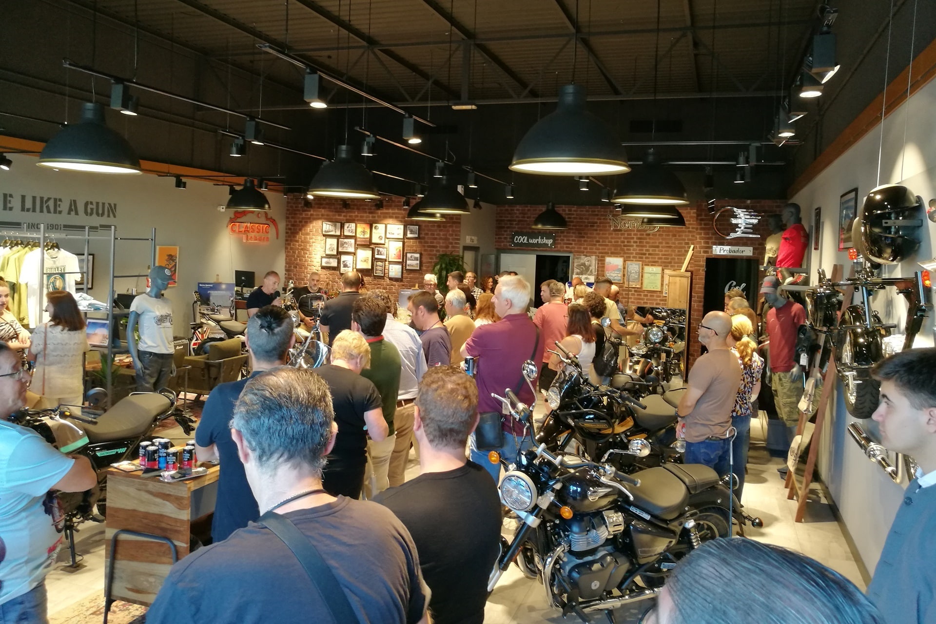 Royal Enfield estrena Concept Store: Cool Motorcycle en Jerez