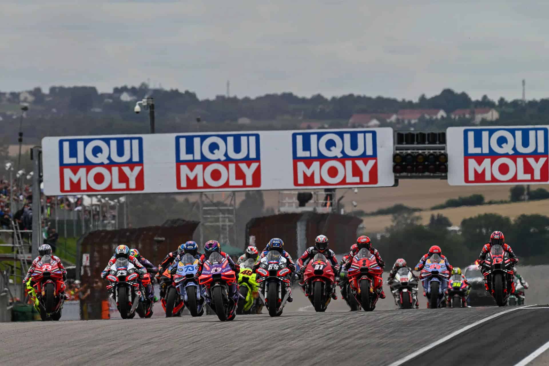La carrera de MotoGP fue 12 segundos más rápida que la de 2023