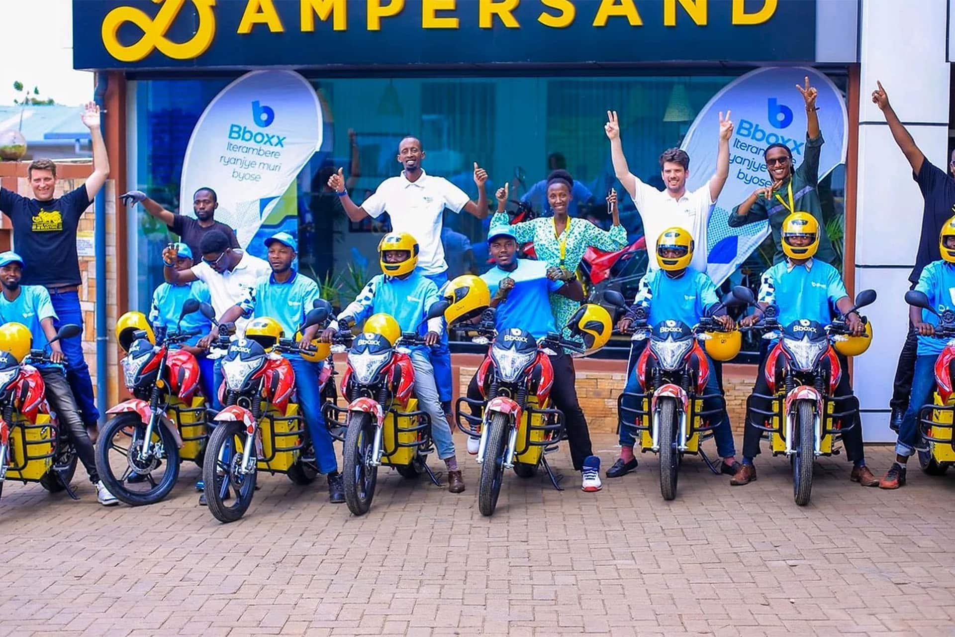 El uso de la moto eléctrica es una realidad en África