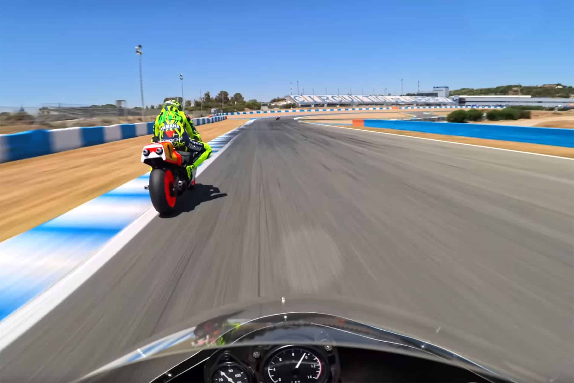 Canepa con la TZ750 de Sarrón va bastante animado