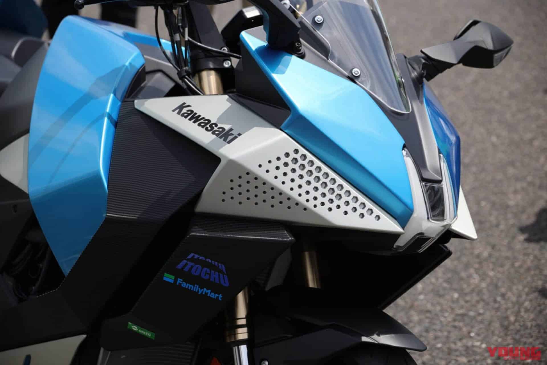 El azul como guiño al hidrógeno está presente en la moto en lugar del verde característico de Kawasaki