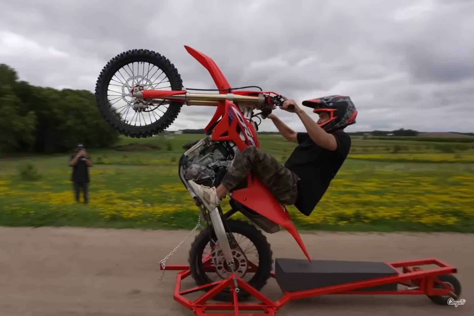Máquina caballitos Cboys TV