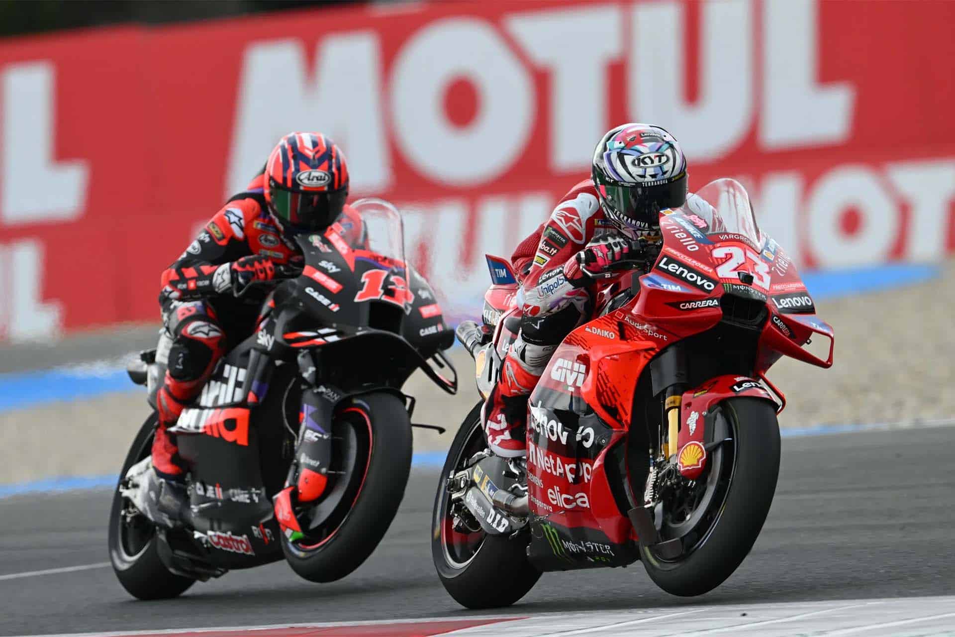 Bastianini firmó una remontada que lo llevó al podio