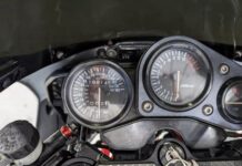 Esta preparación"7/11", sobre una Suzuki GSX-R750 noventera, subirá las pulsaciones de los amantes de las Old School
