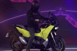 CV-R5 y RevoNEX: Así son los últimos concepts en los que trabaja KYMCO