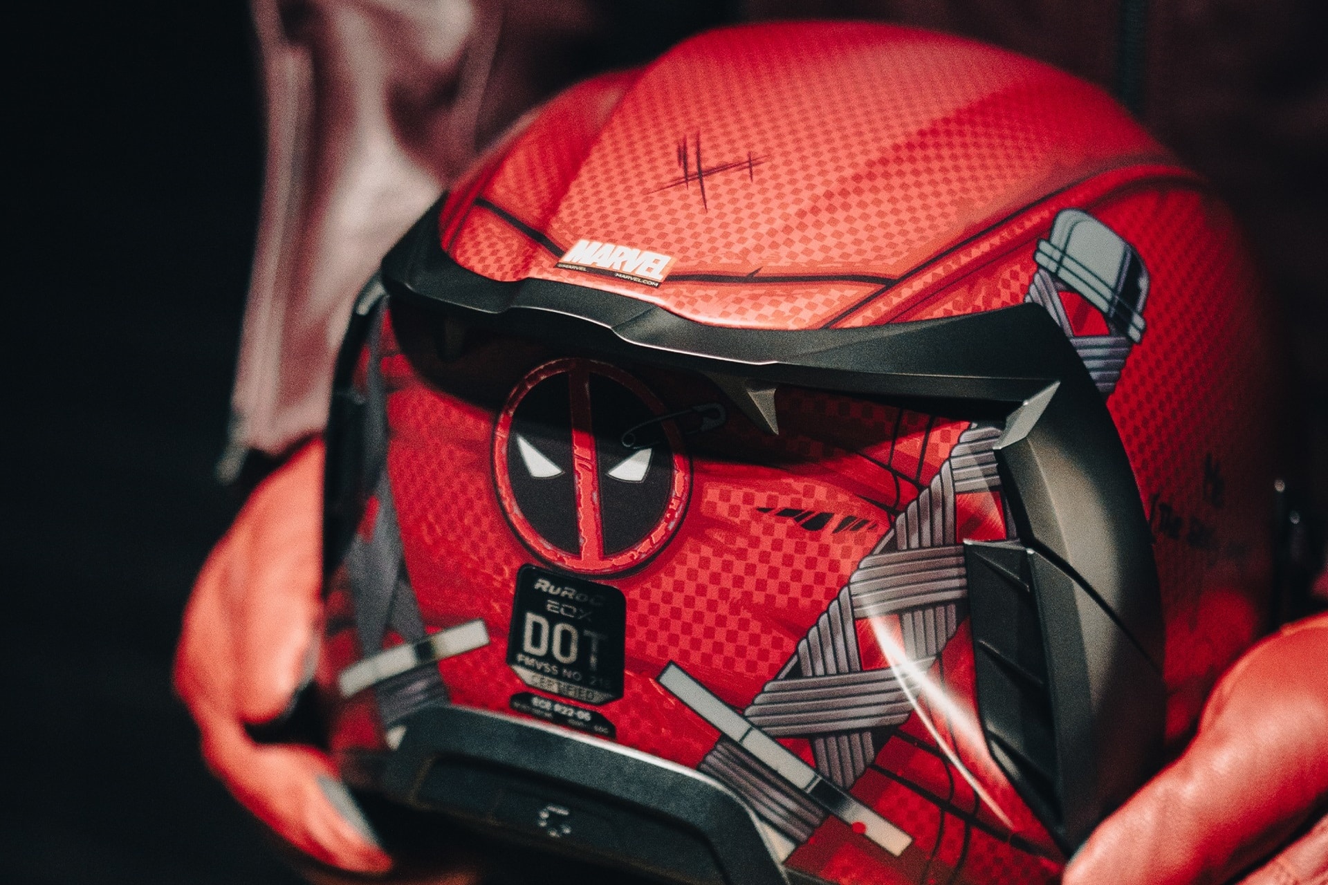 Ruroc presenta su nueva colección de cascos Eox inspirados en el universo Marvel