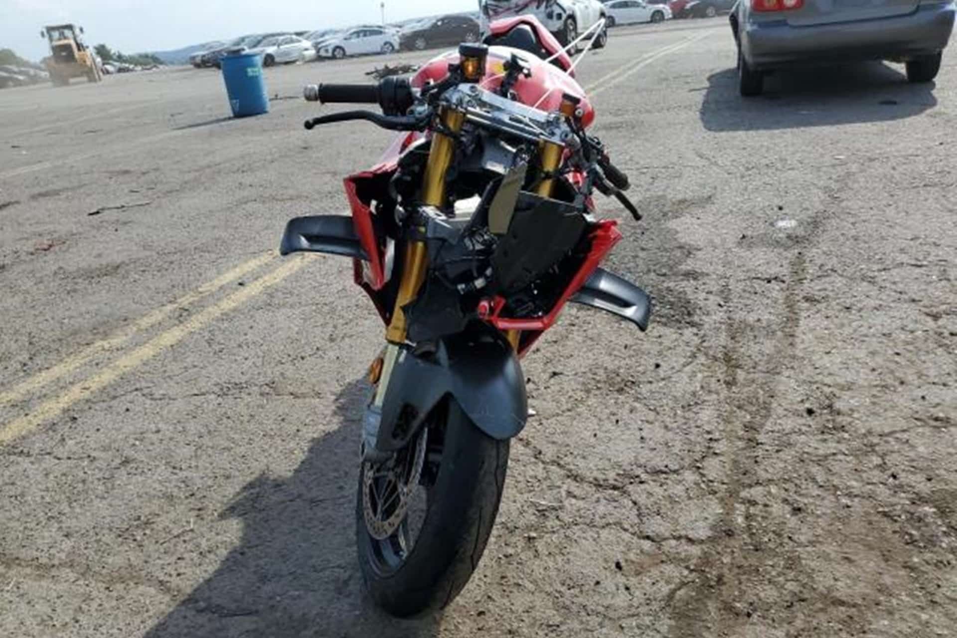 Puedes comprarte una Ducati V4R por mucho menos de lo que imaginas, pero tiene truco