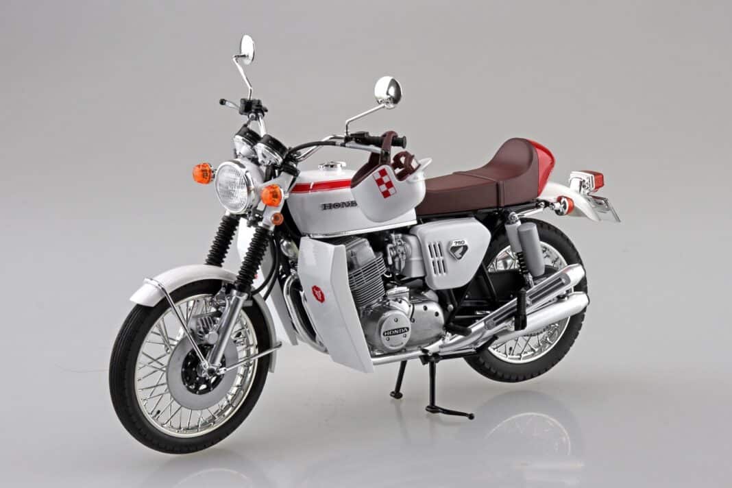 La Honda CB750 Four siempre luce bien, incluso a escala 1/12
