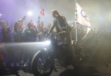 Tom Cruise reaparece a "lo Misión Imposible" en la ceremonia de clausura de los Juegos Olímpicos de París 2024