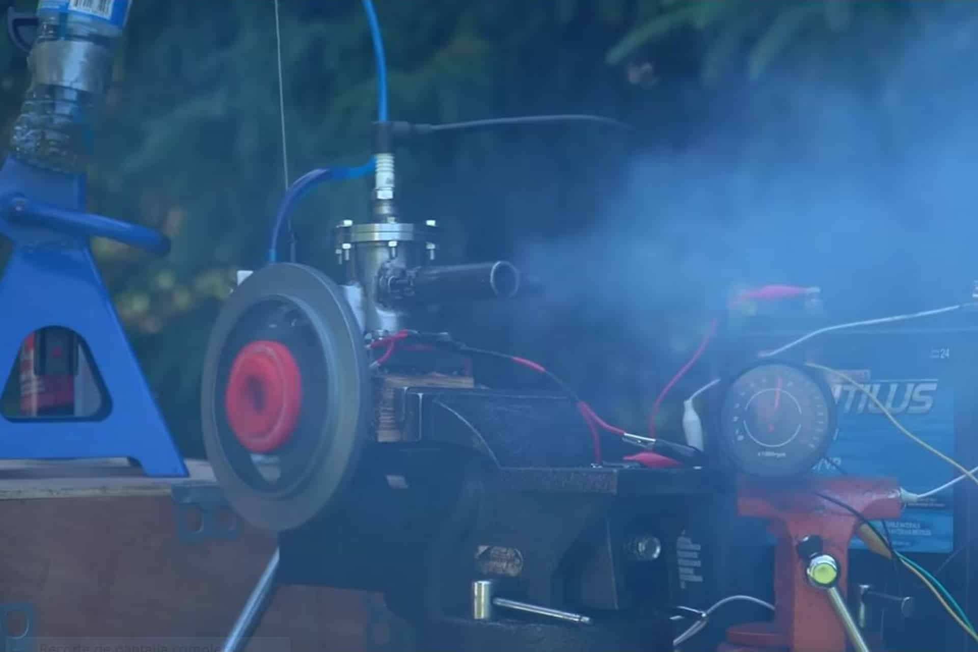 "Manitas" a la vista: Construye un motor 2T con piezas de ferretería