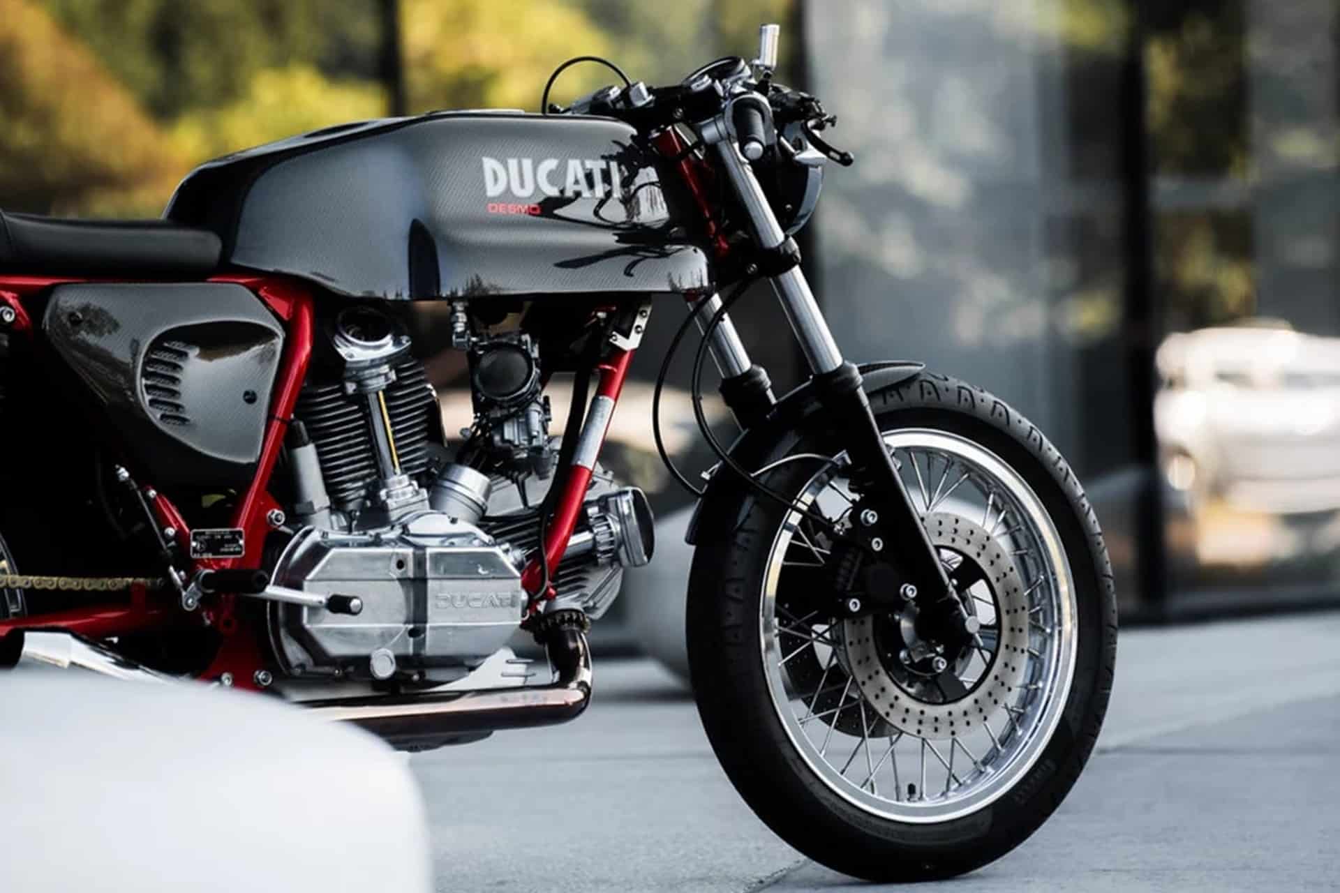 Ducati 900SS de 1984 by Purpose Built Moto: “Café Racer al carbono”
