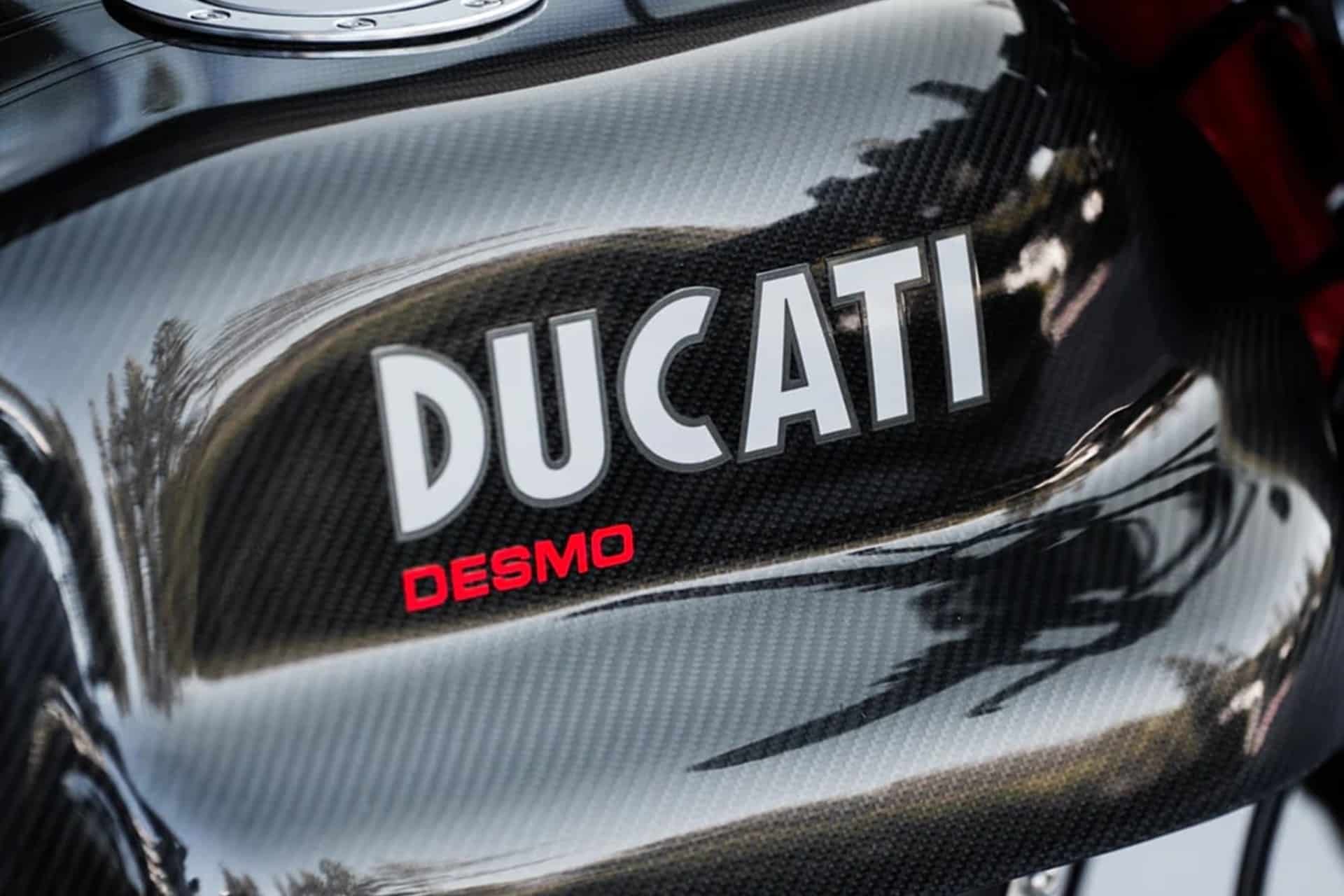 Ducati 900SS de 1984 by Purpose Built Moto: “Café Racer al carbono”
