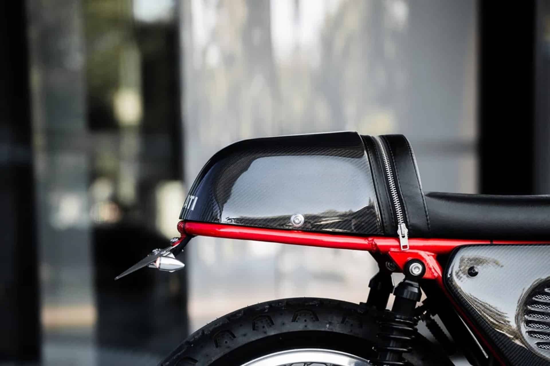 Ducati 900SS de 1984 by Purpose Built Moto: “Café Racer al carbono”