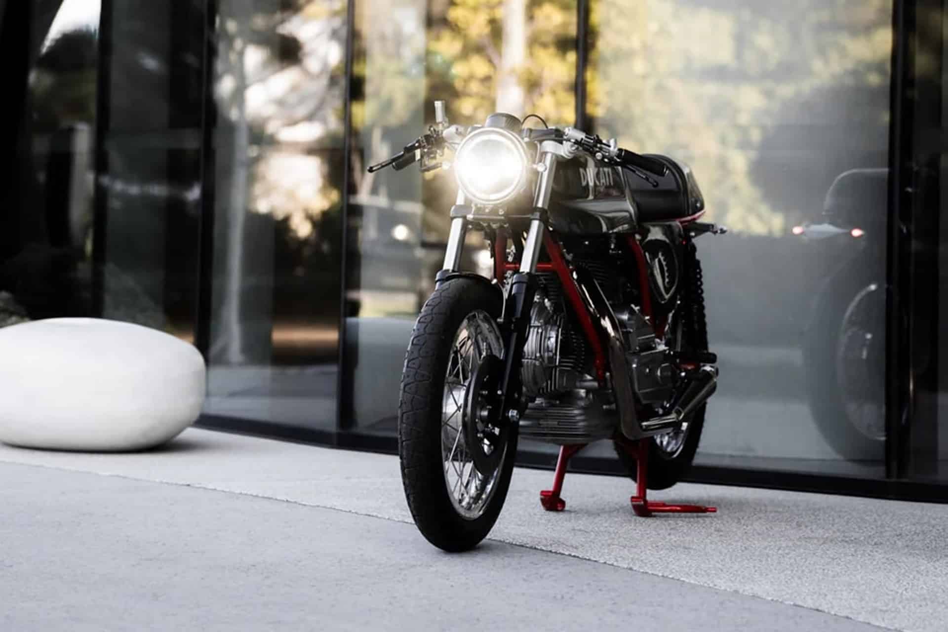 Ducati 900SS de 1984 by Purpose Built Moto: “Café Racer al carbono”