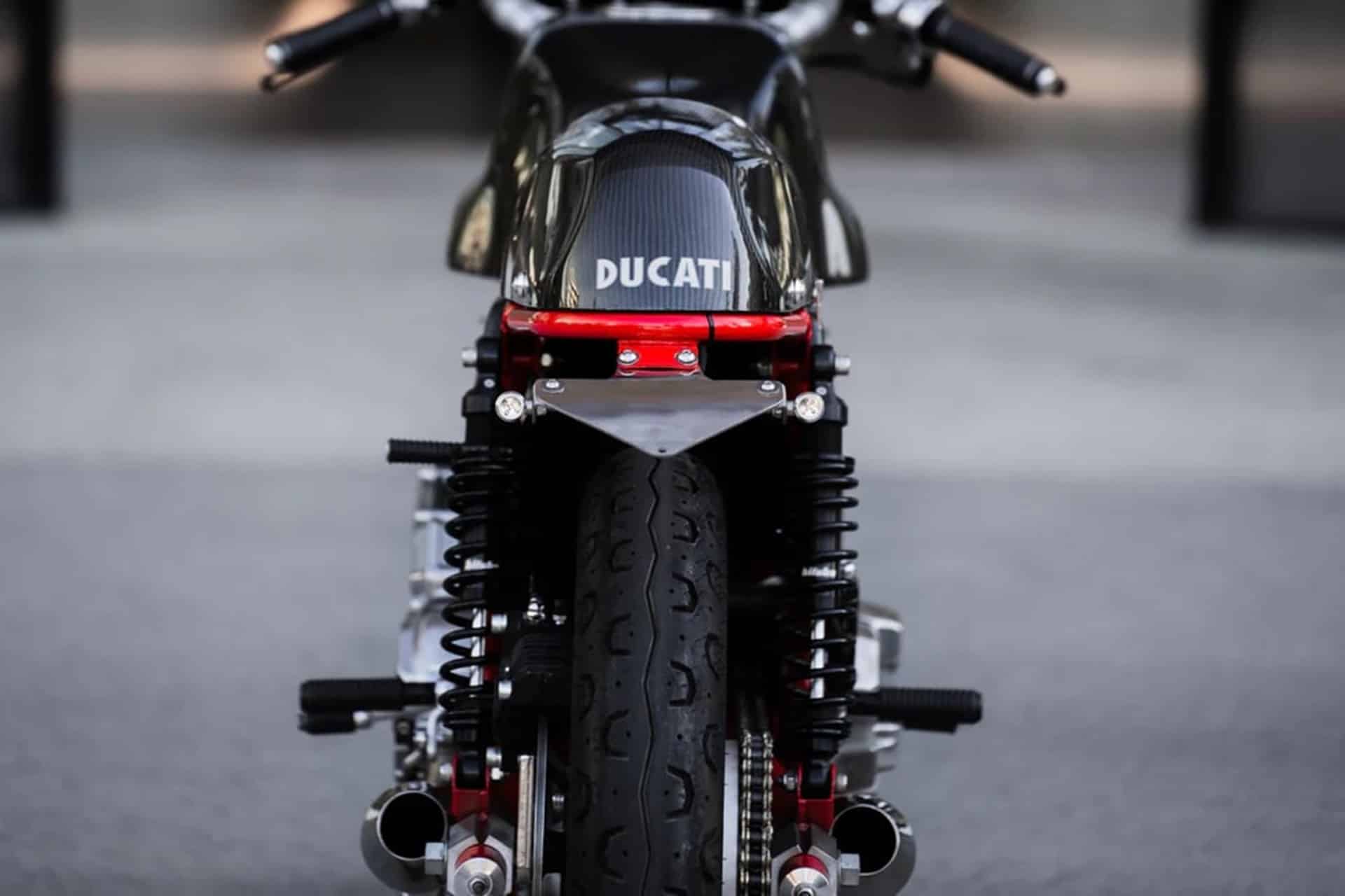 Ducati 900SS de 1984 by Purpose Built Moto: “Café Racer al carbono”