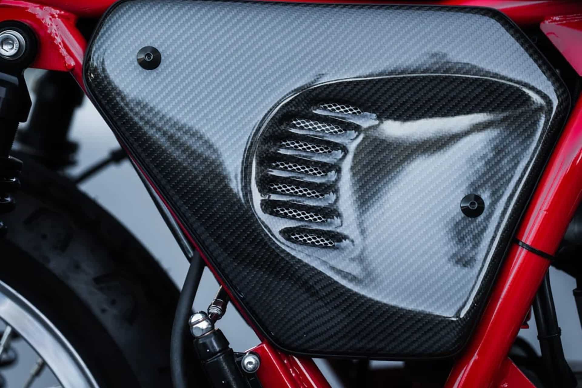 Ducati 900SS de 1984 by Purpose Built Moto: “Café Racer al carbono”