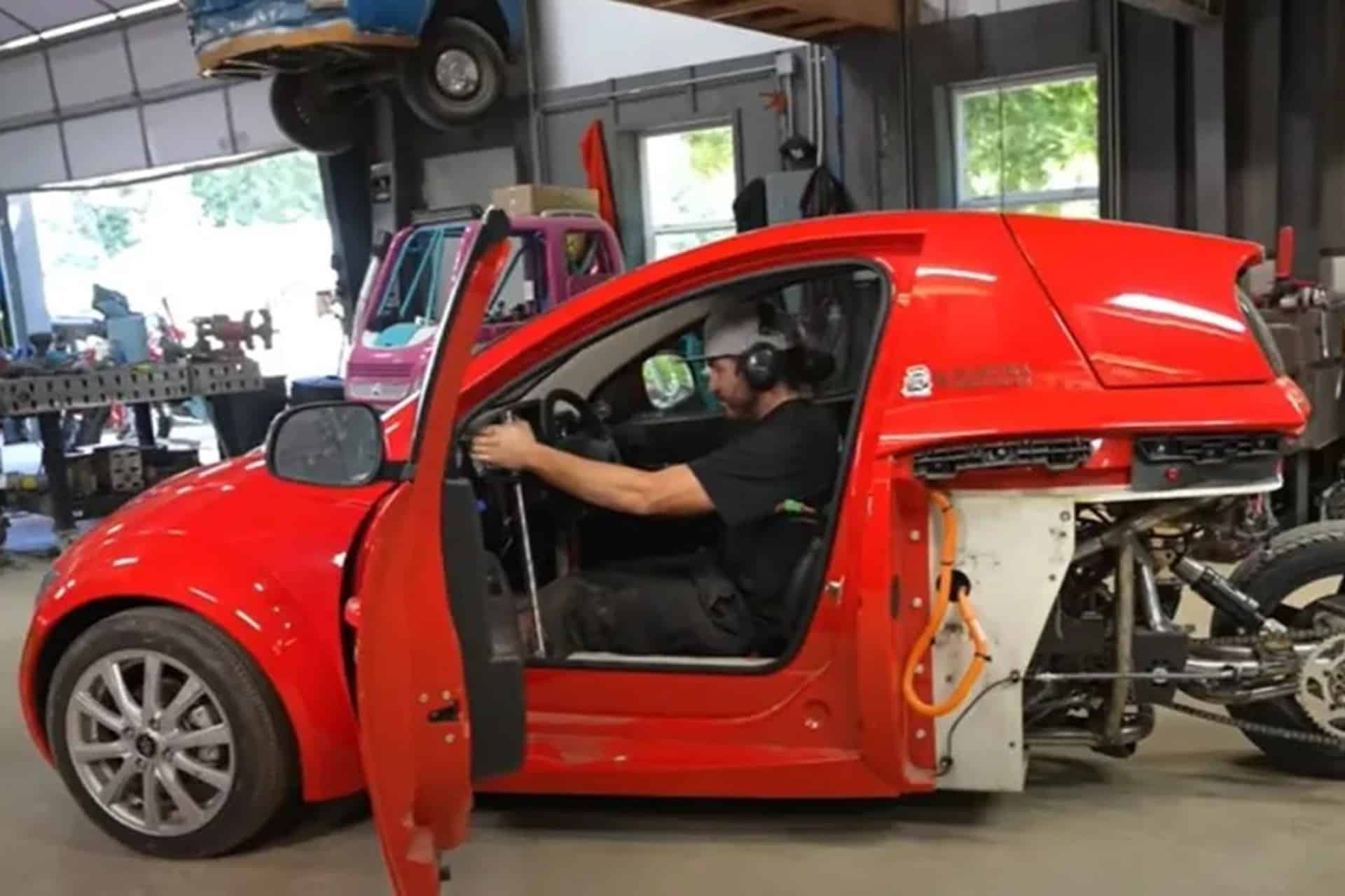 ¿Como hacer que un aburrido ElectraMeccanica Solo tenga alma?… Motor de Hayabusa al canto