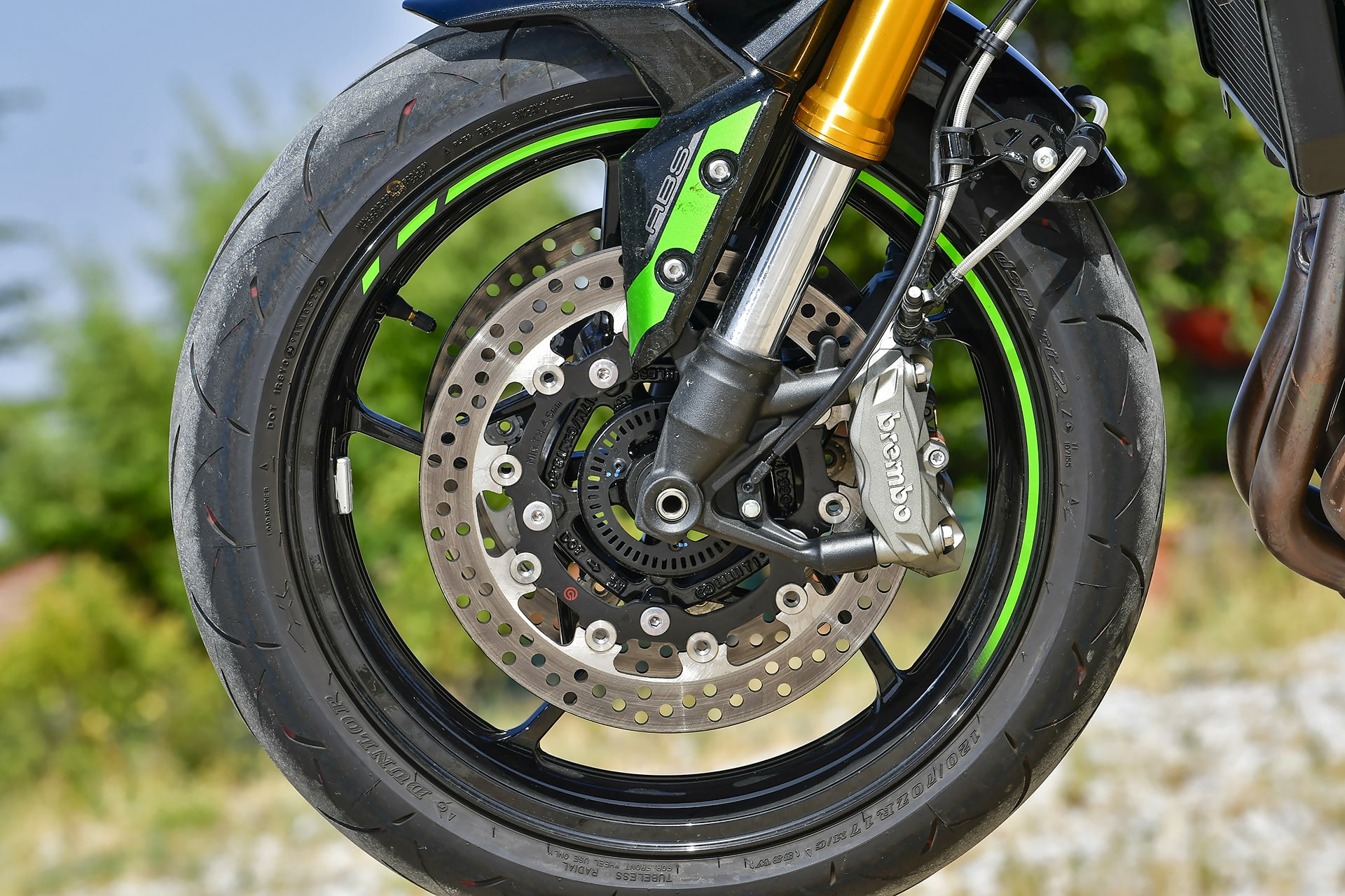 Comparativa Yamaha MT-09 vs Kawasaki Z900 SE