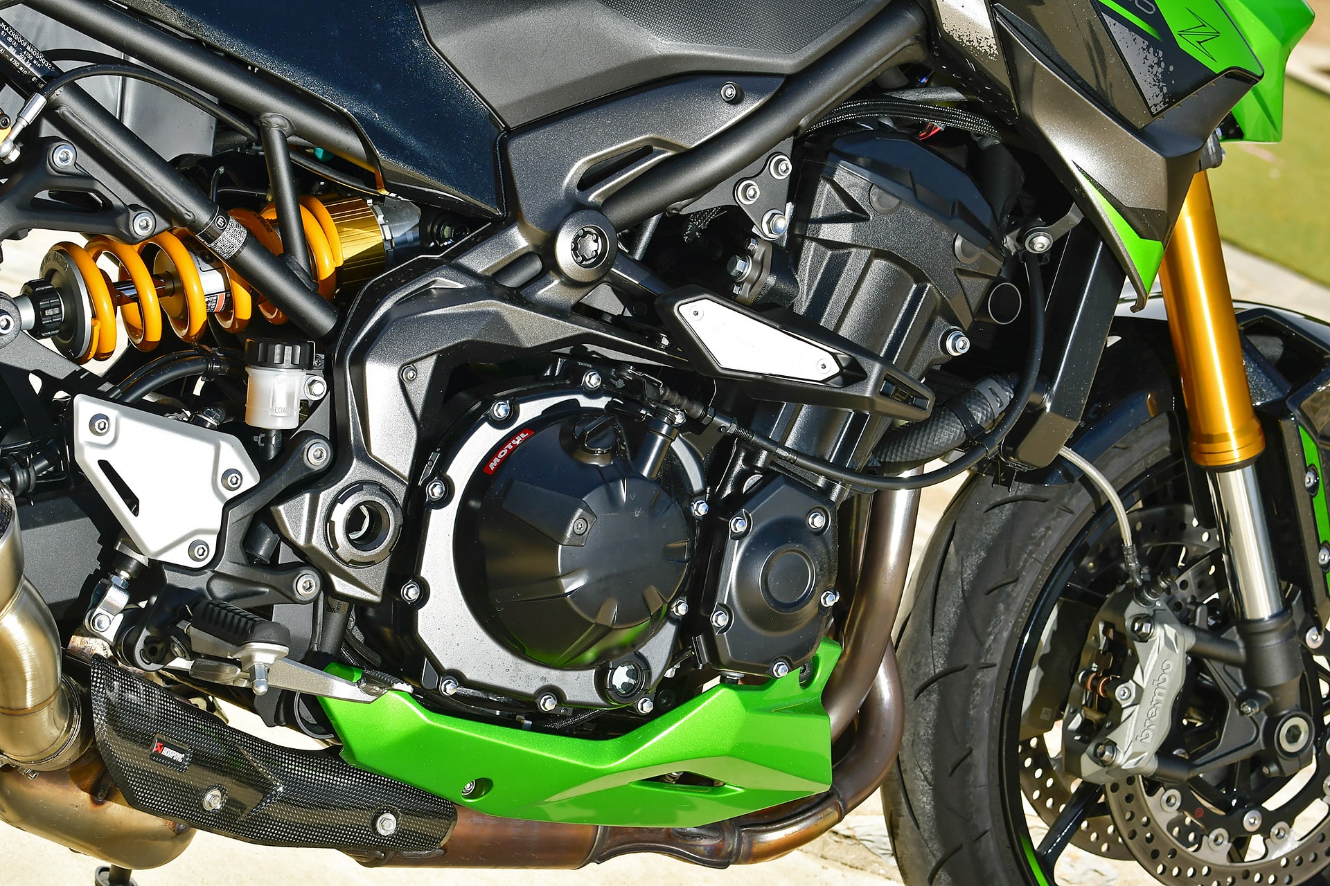 Comparativa Yamaha MT-09 vs Kawasaki Z900 SE