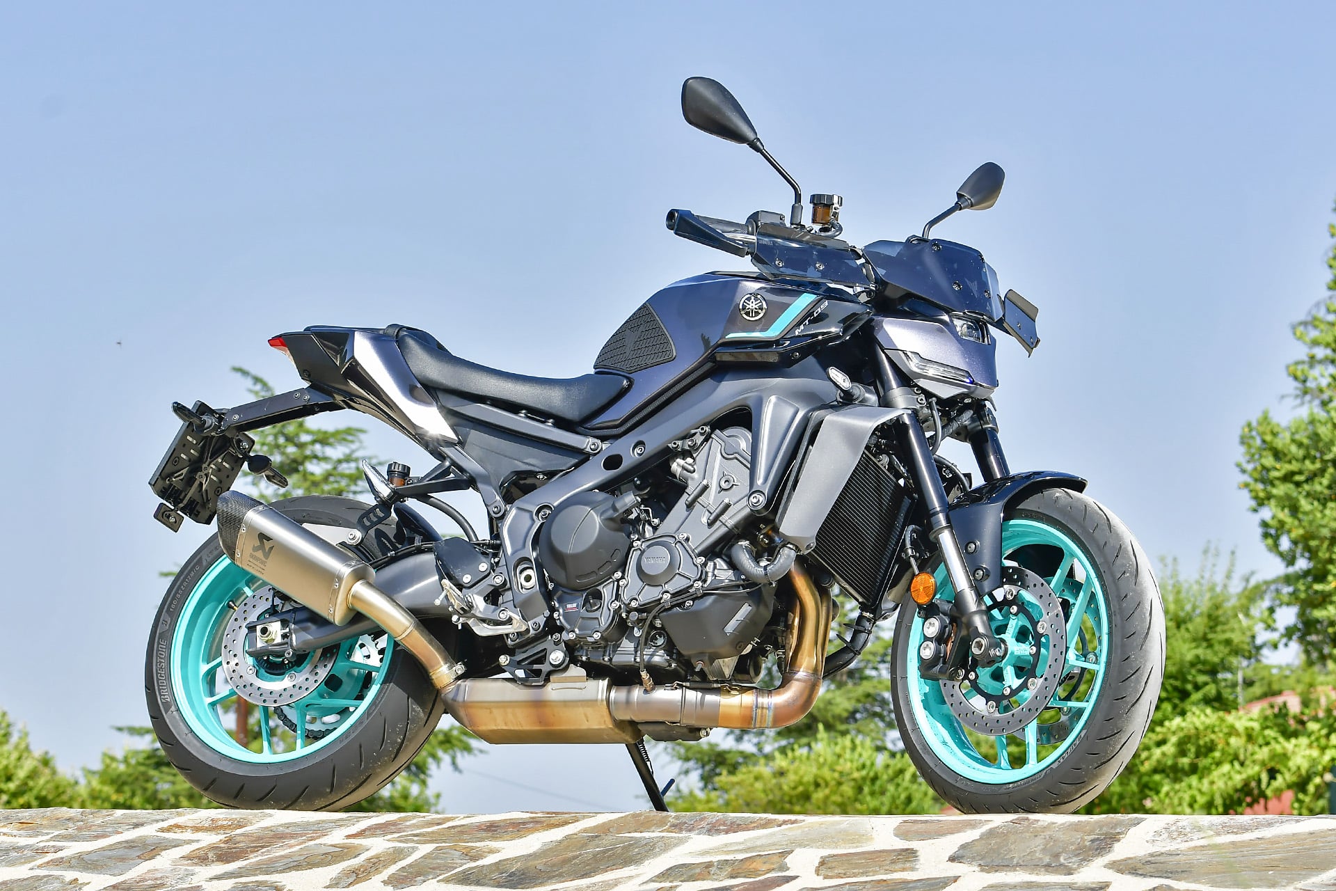 Comparativa Yamaha MT-09 vs Kawasaki Z900 SE