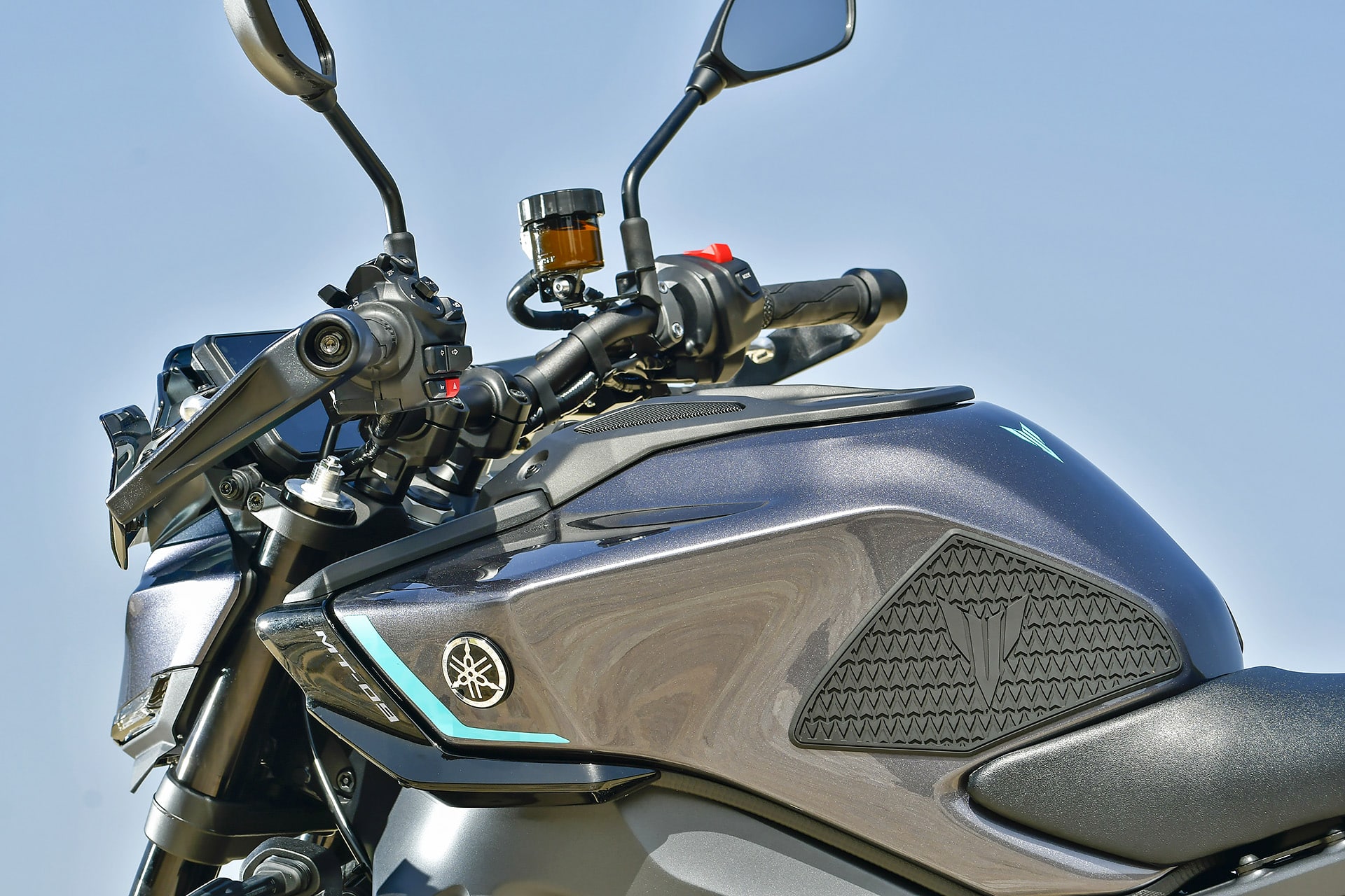 Comparativa Yamaha MT-09 vs Kawasaki Z900 SE