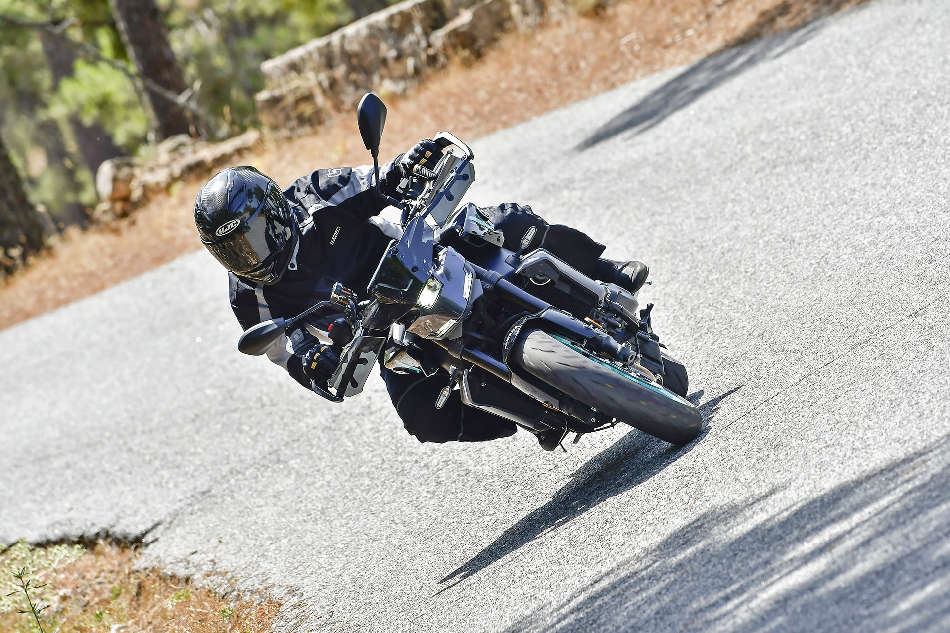 Comparativa Yamaha MT-09 vs Kawasaki Z900 SE