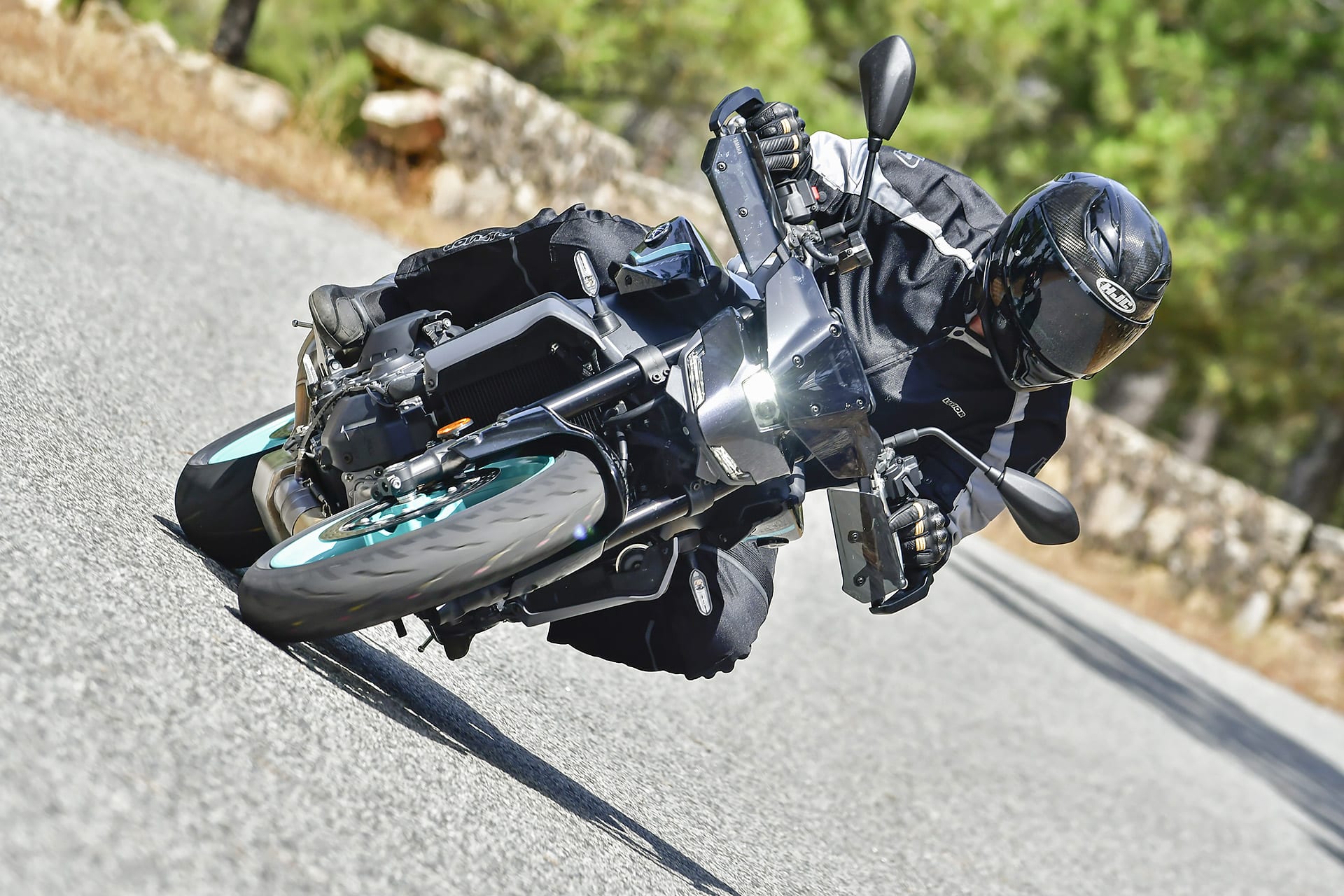 Comparativa Yamaha MT-09 vs Kawasaki Z900 SE