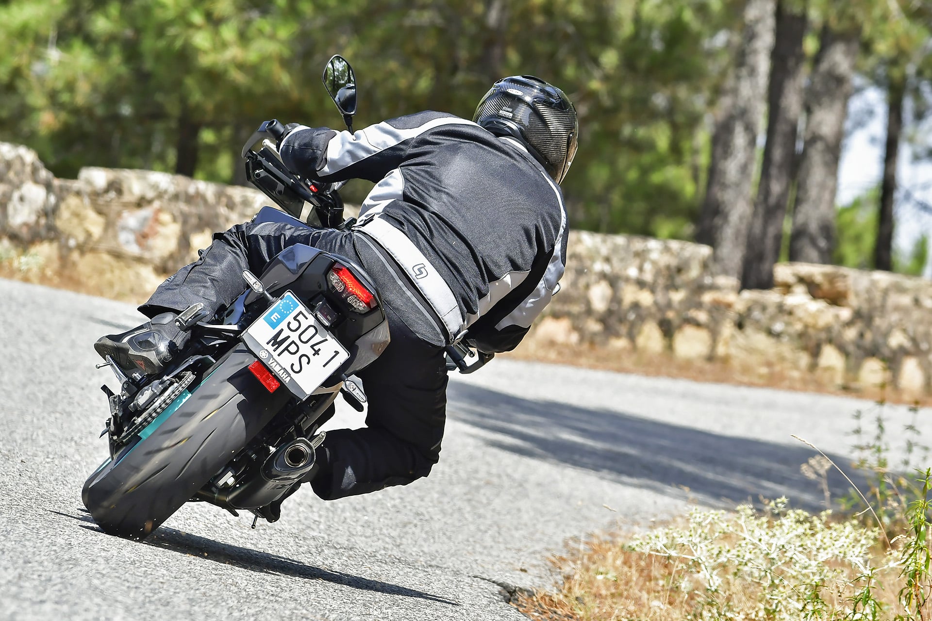 Comparativa Yamaha MT-09 vs Kawasaki Z900 SE