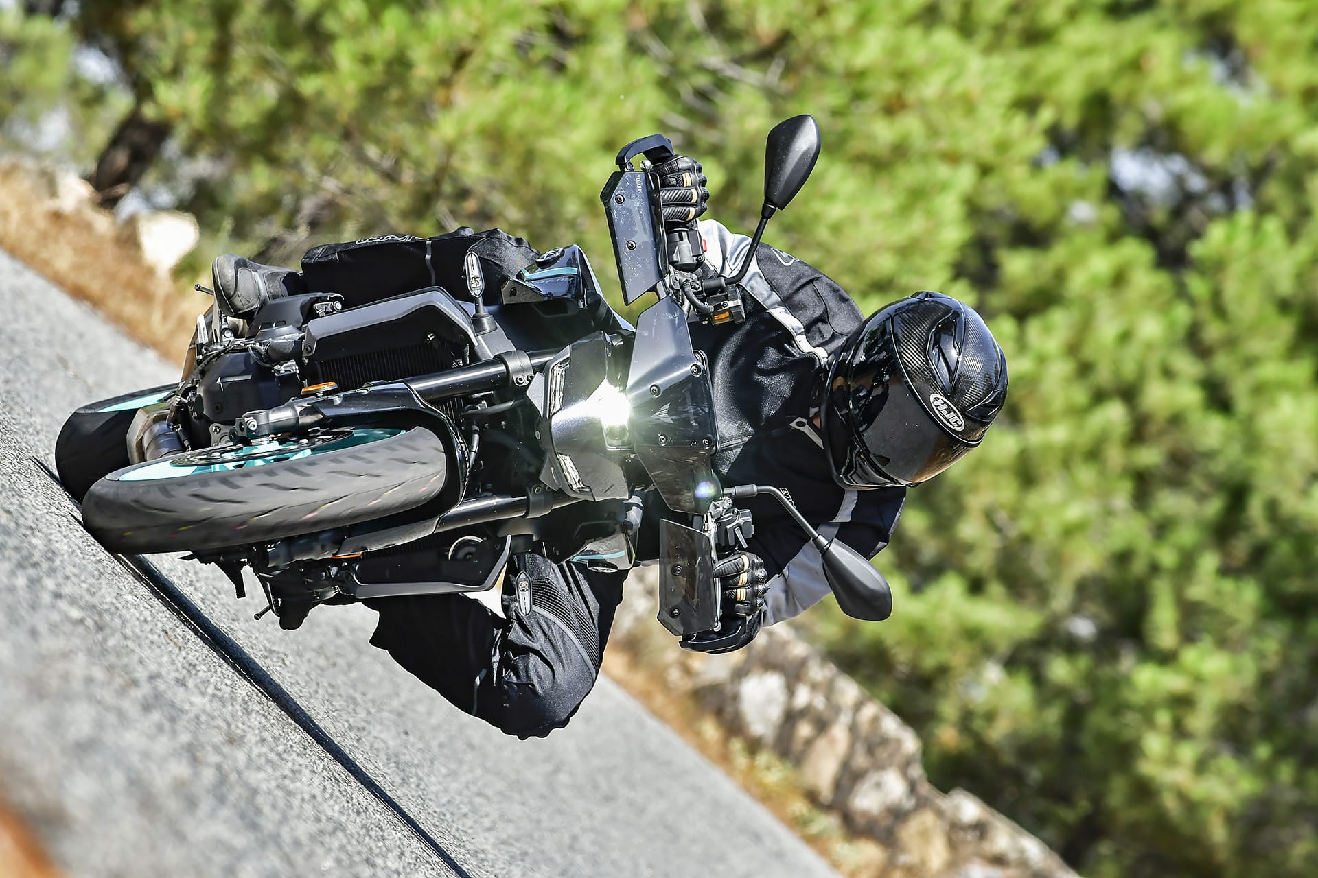 Comparativa Yamaha MT-09 vs Kawasaki Z900 SE
