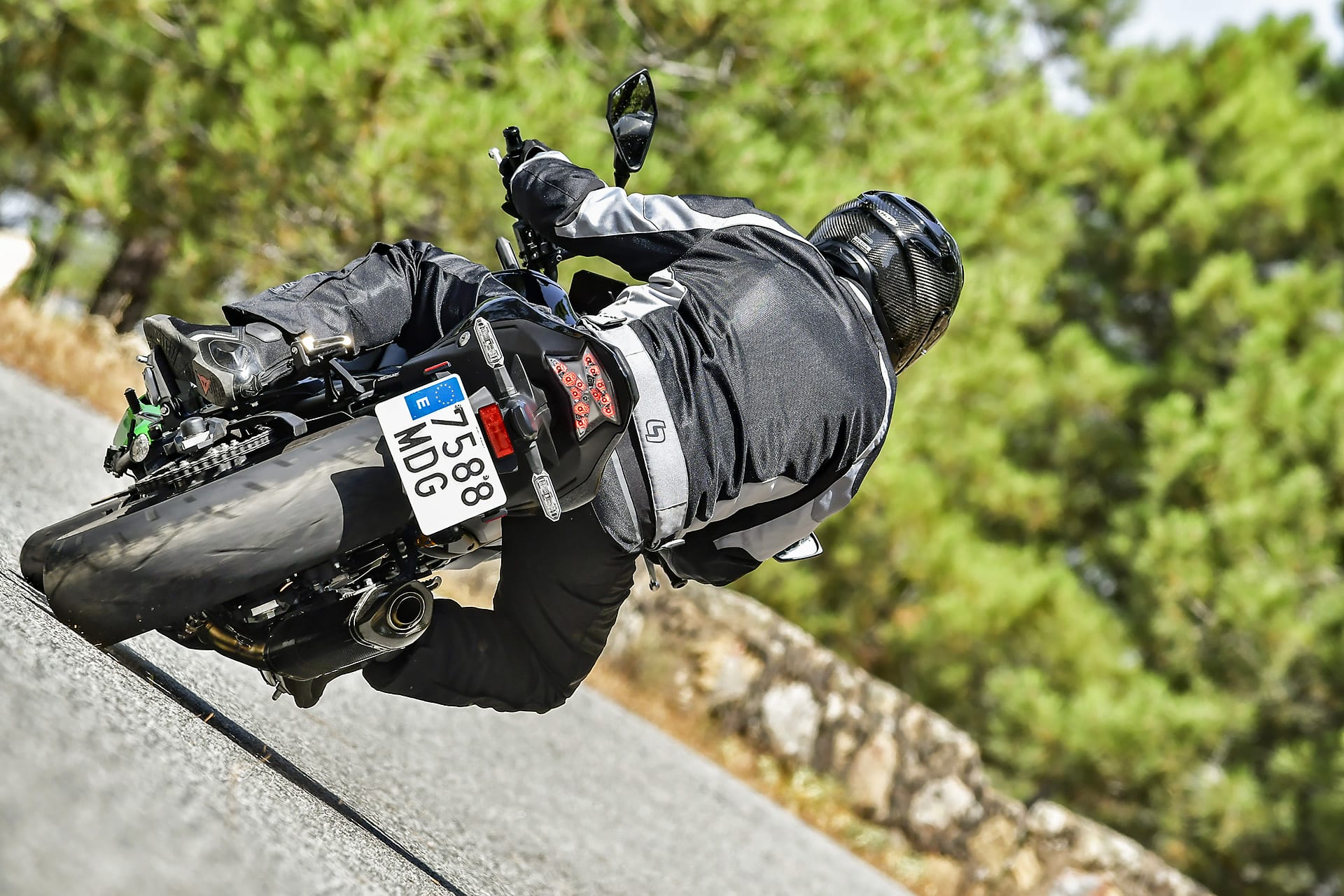 Comparativa Yamaha MT-09 vs Kawasaki Z900 SE