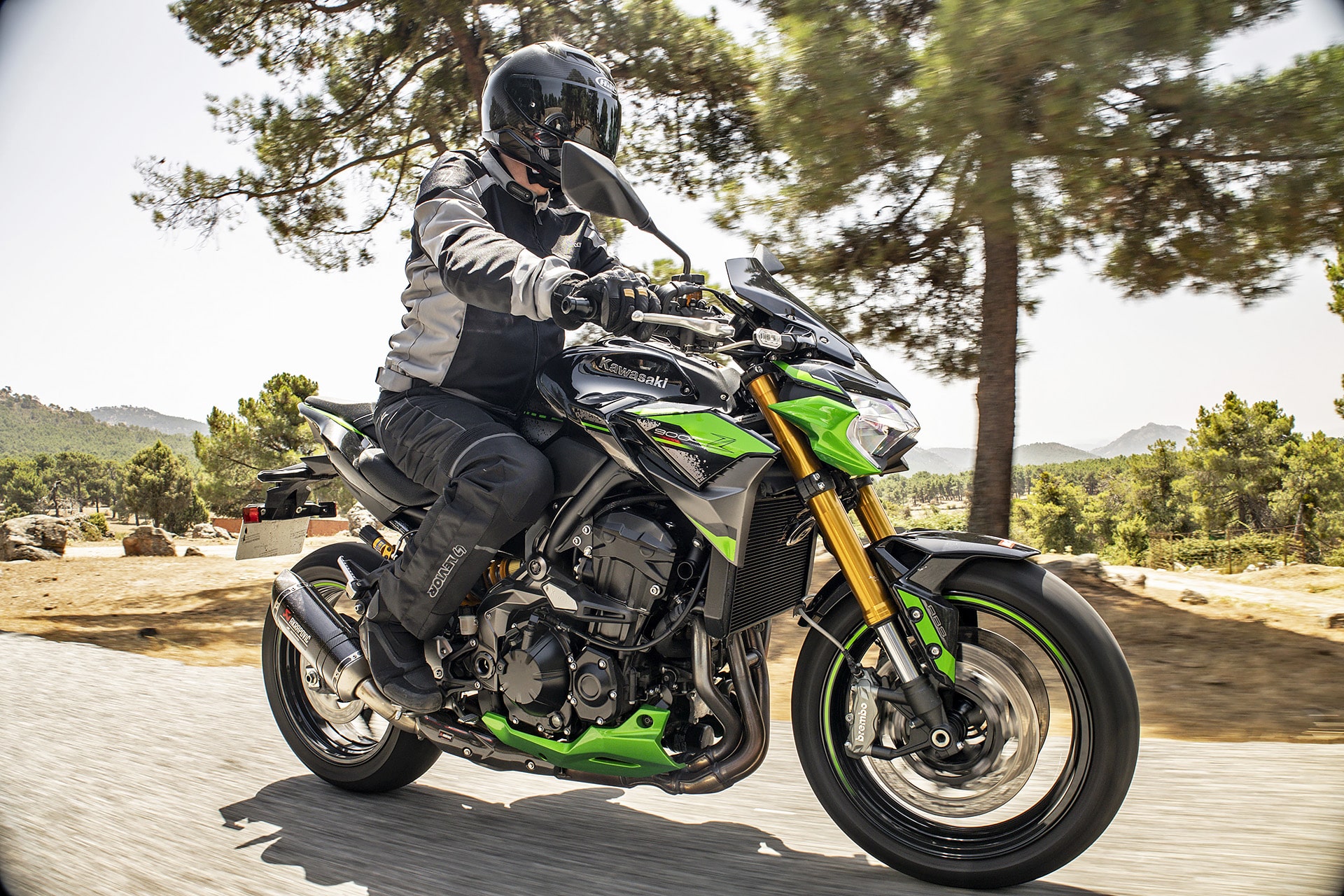 Comparativa Yamaha MT-09 vs Kawasaki Z900 SE