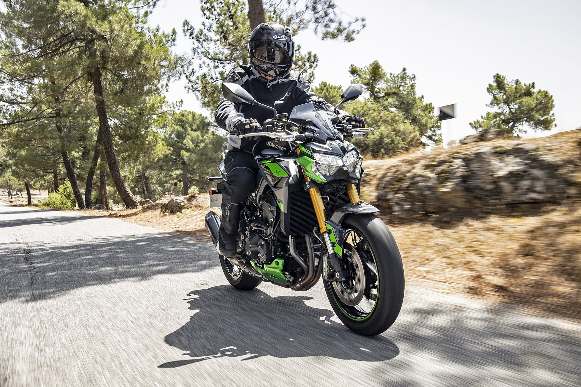Comparativa Yamaha MT-09 vs Kawasaki Z900 SE