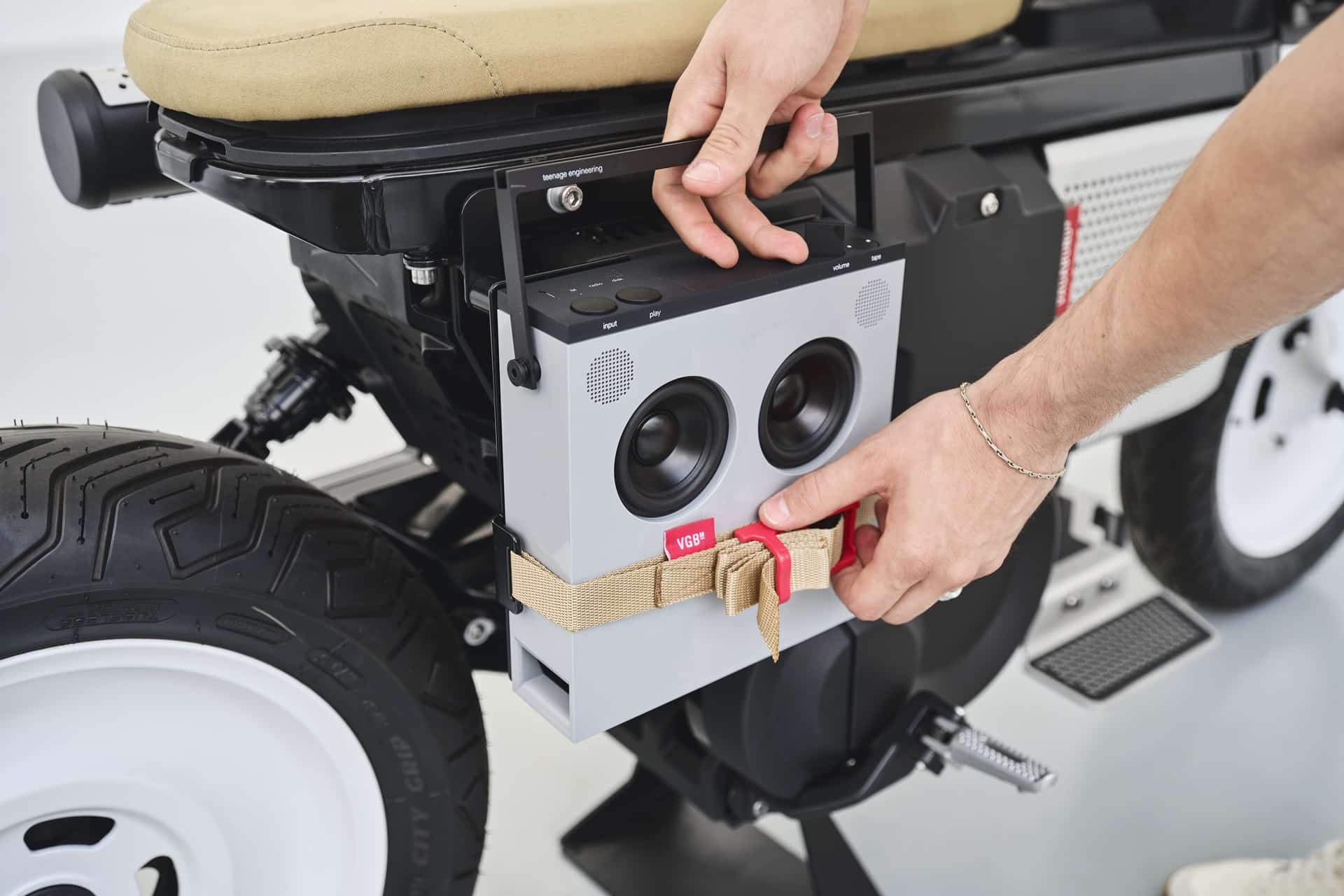 BMW CE 02 Custom eParkourer by Vagabund Moto