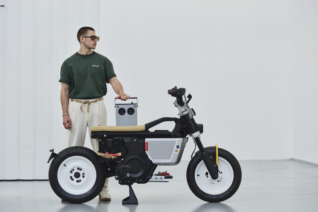 BMW CE 02 Custom eParkourer by Vagabund Moto
