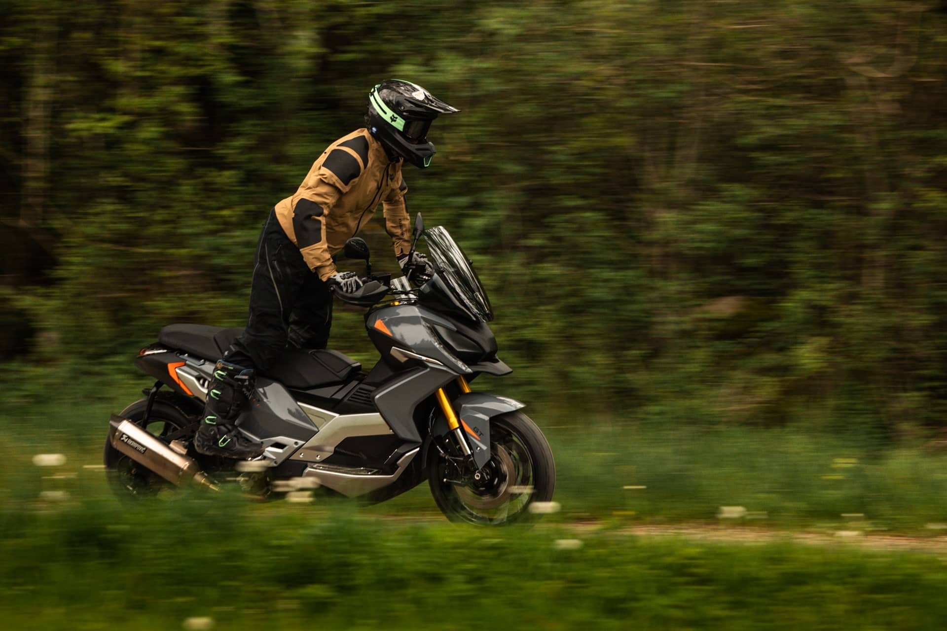 El XP400 Allure mas cerca que nunca con la atractiva campaña veraniega de Peugeot Motorcycles