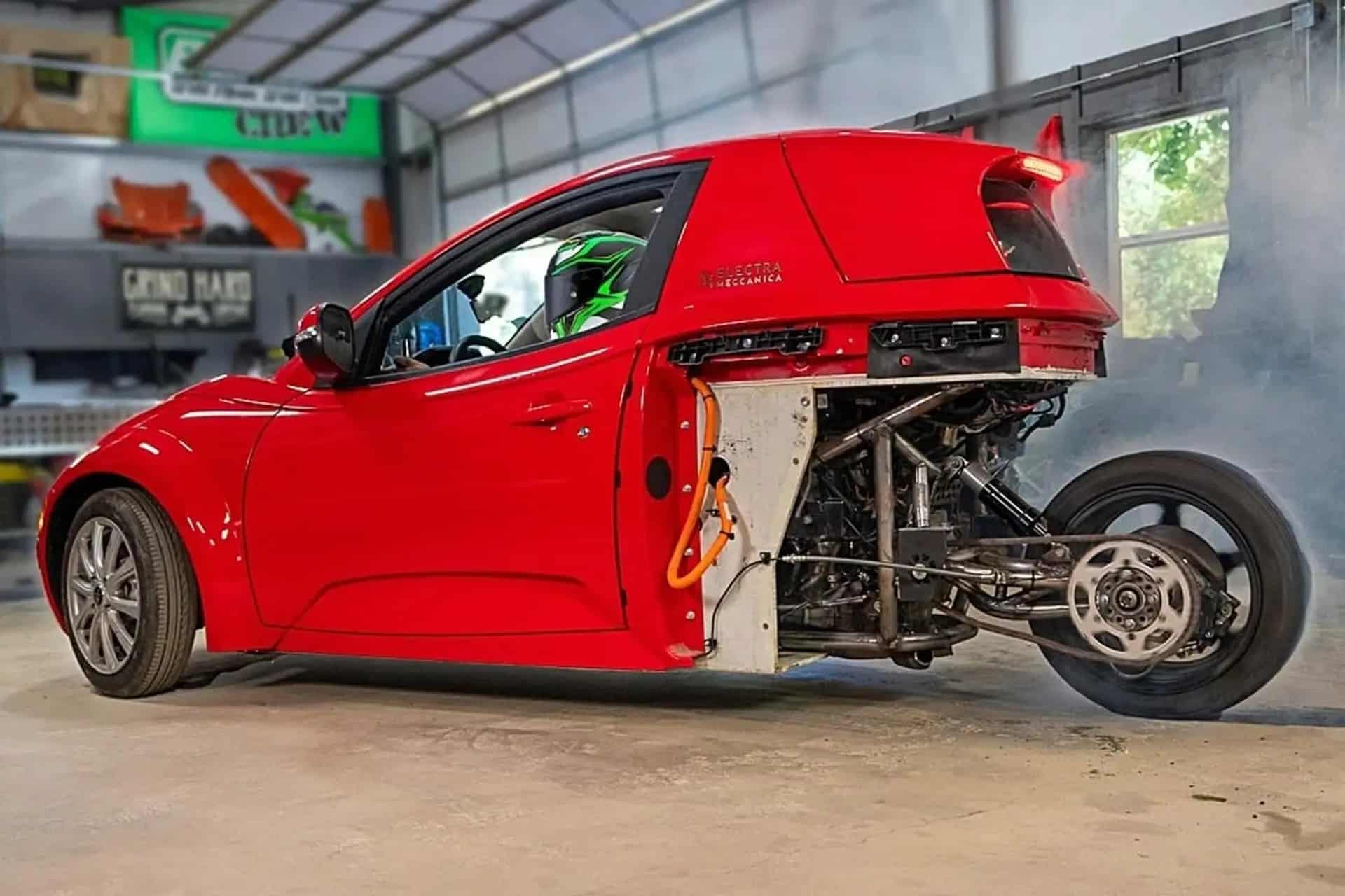 ¿Como hacer que un aburrido ElectraMeccanica Solo tenga alma?… Motor de Hayabusa al canto