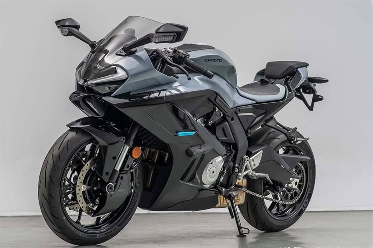 La CFMoto 675 SR-R se esperaba para este mes de agosto en China y para 2025 en el resto del mundo