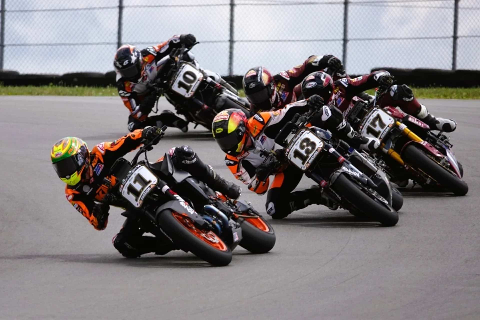 El prototipo de la futura 990 Duke R 2025 se deja ver compitiendo en el MotoAmerica Super Hooligans